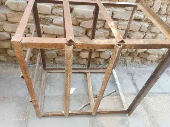 سلام عليكم عندي هذني البيبان والشبابيج وقفاصه للبيع للإستفسار ***********
