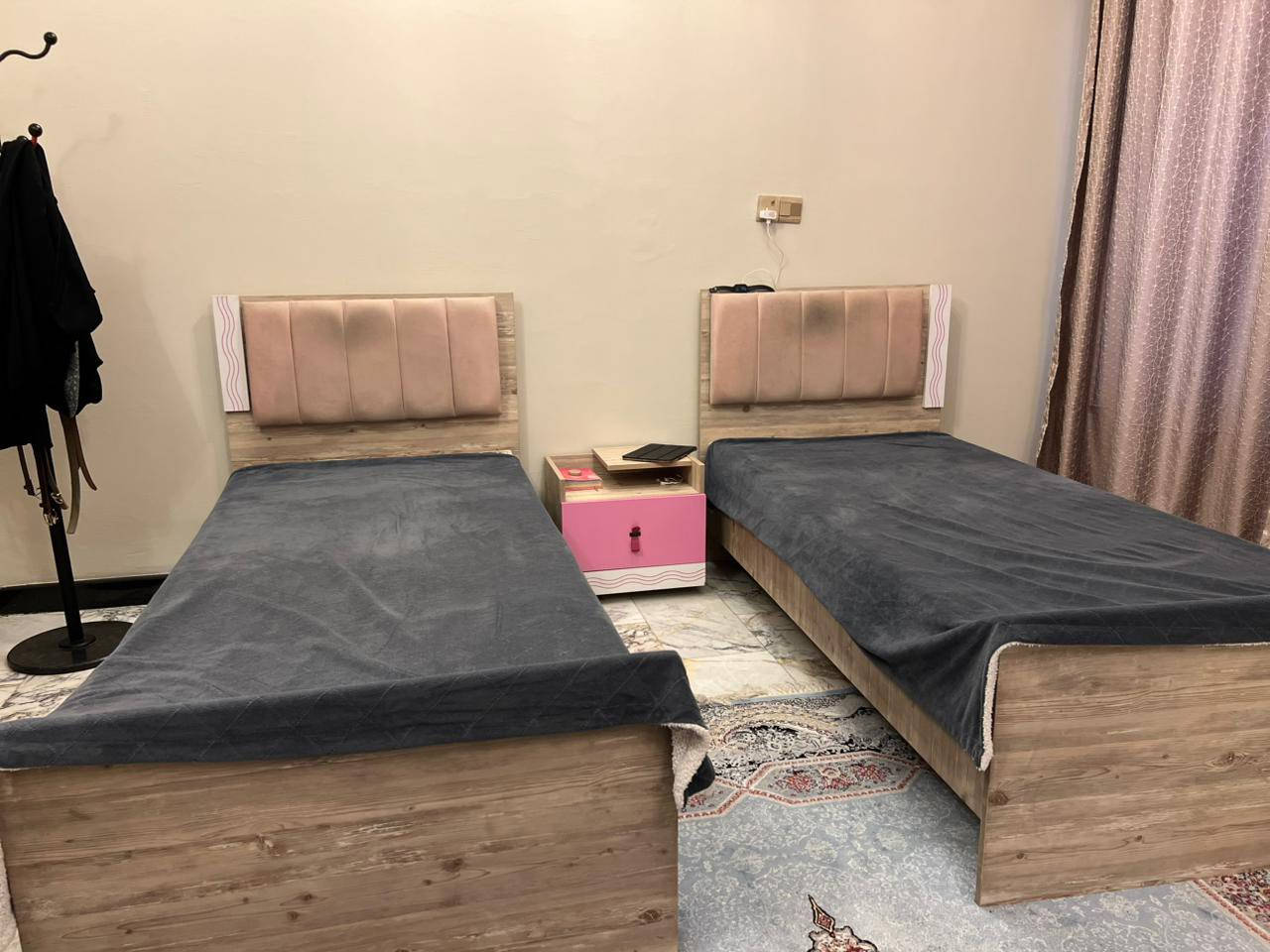 غرفة بناتي نفرين اخشاب تركي باب اول 6 قطع
نظيفه جداً مابيها اضرار سعرها 600 وبيها مجال


**إذا كنت صاحب هذا الإعلان وتريد حذفه لأي سبب، رجاءا أرسل رسالة إلى الدعم الفني**