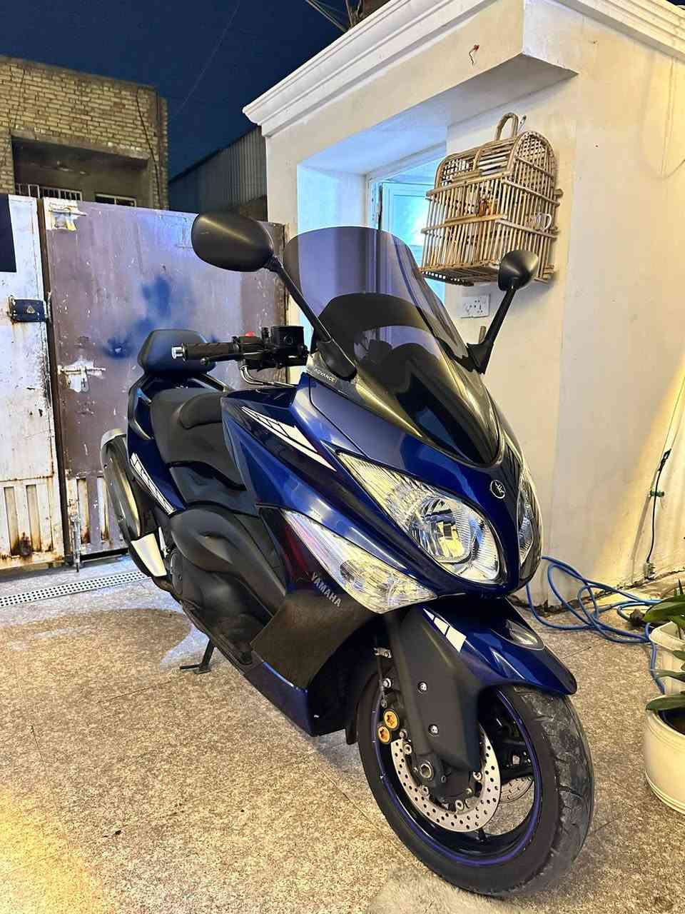 سلام عليكم شباب ( الله هم صلي على محمد )
للبيع TMAX  موديل 2011
 جديده مكفوله كفاله عامه من التاير للتاير وياها 3 سويجات 
لون ازرق 
ستيرن رياضي 
مكاني الشعب شارع الصحه 
سعر 41 ورقه وبيها مجال واليشوفها غاليه يذكر الله ويصلي ع نبي كلشي اكو بالسوك
***********
الشعب شارع الصحة
