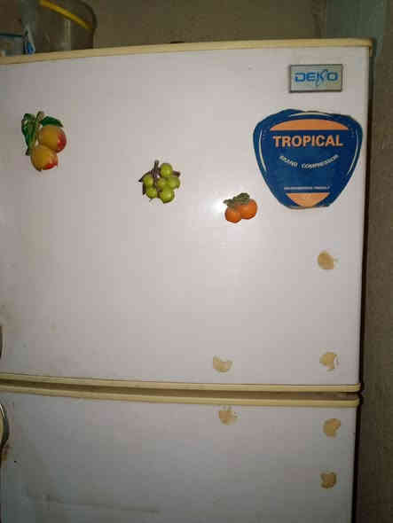 غراض شلعة وحدة غرفة نوم صاج درجة اولى تسكام تصميم ايطالي ظخمة مثل ماموظح بالصورة طباخ مصري نقص الجامة الخارجية شغال ثلاجة شغالة مثل ماموظح صوبة ناشينال شغالة غسالة كرافت شغالة ملاحظة الاغراض ممنظفة نظافتهن اكثر من الصورة كلهن بسبعمية الف دينار بلاش يعني بسعر الغرفة واكثر الاتصال 
‏‪***********‬‏ بغداد
