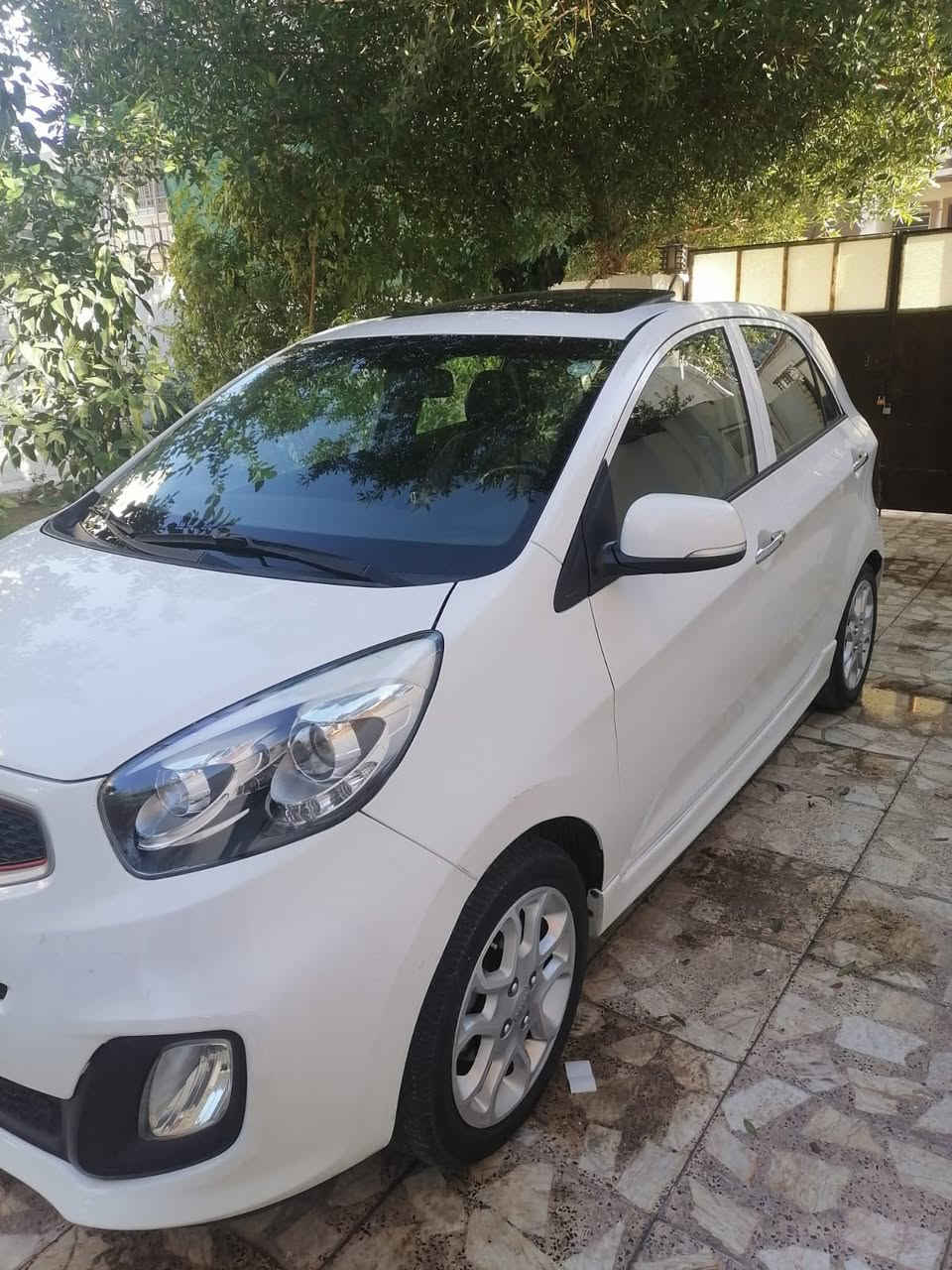 السلام عليكم
كيا بيكانتو 2015 لون ابيض وارد خليجي فول مواصفات السيارة مكفولة عدى مكانين بارد فقط رقم اربيل ترقيم جديد تحويل او وكالة 

مواصفات
فتحة سقف
بصمة تشغيل
بصمة ابواب   
تحكم ستيرن جهتين  
ويل كب كروم
حساسات خلفية 
يدات نيكل
اشاير بالمري
لد نهاري  
مانع انزلاق
 حساس اطار
مري شفط
مري كهرباء  
AUX و USB
 بلوتوث وحاكية تليفون 

السعر 103$ وبيها مجال   

مكاني بغداد علي الصالح
للاستفسار 
واتساب ***********

***********
