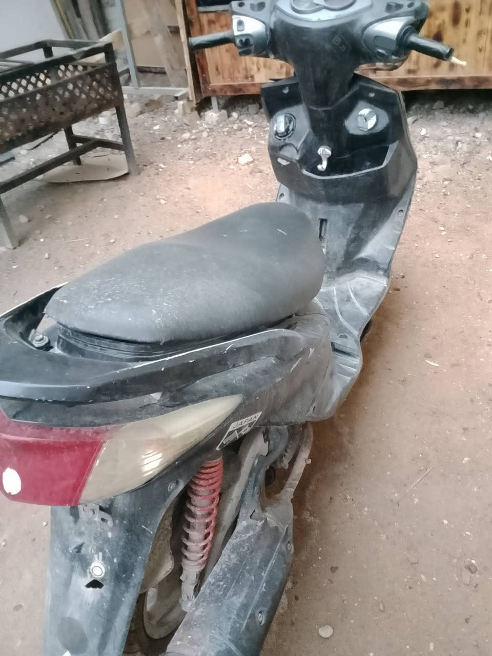 السلام عليكم دراجه سكنس ياباني الدراجه ابيعهه كايمه السعر 225تواصل ر***********
