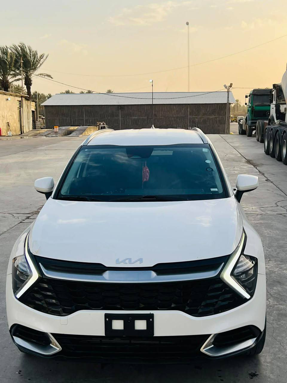 السلام عليكم
كيا سبورتج  ٢٤
بدون رقم باسمي ماشيه ٣٦ 
مواصفات سويج 
بدون ارباك بدون صبغ فقط مكانات بارد 
وبيه باب الصدر مبدله نفس الون 
سايد بريك بصمه 
كشن تدفئه 
كامره عند المسار خزن
تحديد مسار 
رادار امامي خلفي 
سياره جديده بعنه الكلمه 
السعر ١٧٨ وبيه مجال وترهم مراوس بقل 

مكان السيارة بغداد الكرادة مريم
***********
***********
