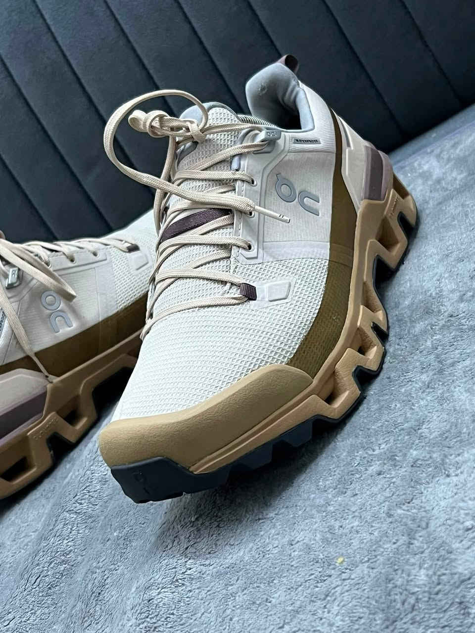 On cloudwander- waterproof- size 44.5- 28.5 cm

ئۆن- ئۆرجنال ئەسلی دژە ئاو. سایزی ٤٤.٥– ٢٨.٥ سم….خاوێنی ٩٠/١٠٠

اورجنال اصلى ضد الماء قياس ٤٤.٥..طول القدم ٢٨.٥ النضافة ٩٠/١٠٠ 
 🇨🇭


**إذا كنت صاحب هذا الإعلان وتريد حذفه لأي سبب، رجاءا أرسل رسالة إلى الدعم الفني**