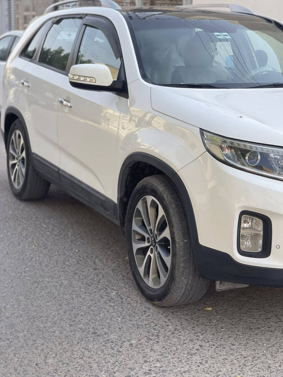 كيا سورنتو مديل ٢٠١٤ شكل ٢٠١٥ 
السعر160$بيها مجال
فول ١/١ 
لون ابيض مكفوله
سبعة راكب 
فتحة بنوراما 
كير ستة نمر 
الإطارات حجم 19 
حساسات أمامية خلفية 
اشاير يالمري 
كامرة خلفية 
بردات أصلية في الأبواب الخلفية 
إنارة داخلية محيطية حمراء اللون 
كرسي السائق كهربائي 
ثلاث قطع تبريد 
اللون ابيض 
بصمة دخول وبطمة تشغيل 
الرقم شمالي 
الانارة الامامية لد نهاري
الانارة الخلفية ائدي 
السيارة نظيفة جدا
المحرك 4
‏مكانها نجف
رقم ‏*********** / ***********
‏أبيع مستعجل مع جزيل الشكر
