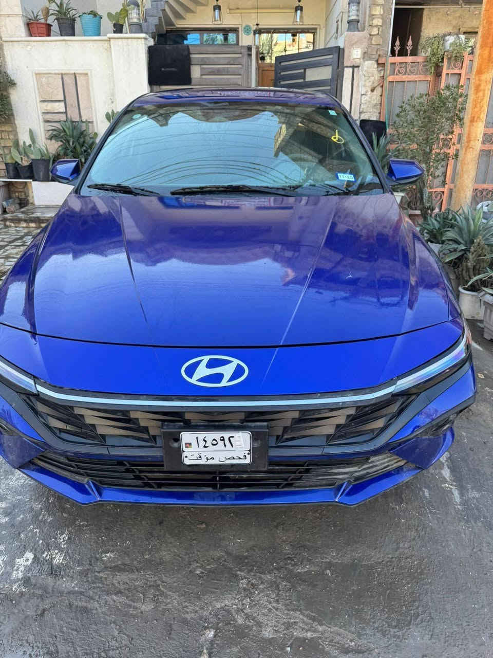 للبيع هونداي النترا موديل 24
2024 Hyundai Elantra SE
محرك 2000 دوش/ السياره وأرد امريكي، عداد المسافة 9500 الف ميل. 
-----------------------------------------

 السيارة امبدل بيه جاملغ + بنيد + ماصدة + الجزء العلوي للدعامية) الحادث بدون ايرباك. الرقم على المشتري.

رقم الشاصي

KMHLL4DG6RU678353
-----------------------------------------
السعر 130 $ ورقة. موقع السيارة  بغداد القاهرة.
يرجى الاتصال بالرقم
770 345 3553

****************************

ملاحظة: هذا الموديل مابي بصمة تشغيل او فتح الباب او فتحة السقف.
الميزات الداخلية:
شاشة معلومات وترفيه: شاشة تعمل باللمس.
لوحة العدادات: رقمية في جميع الفئات.
الترفيه: تدعم أنظمة Apple CarPlay و Android Auto في جميع الفئات.
ميزات السلامة والأمان:
نظام مراقبة ضغط الإطارات.
نظام التحكم الإلكتروني في الثبات.
نظام التحكم في الجر.
نظام مراقبة النقطة العمياء.
نظام التحذير عند مغادرة المسرب.
نظام المساعدة في الحفاظ على المسرب.


**إذا كنت صاحب هذا الإعلان وتريد حذفه لأي سبب، رجاءا أرسل رسالة إلى الدعم الفني**