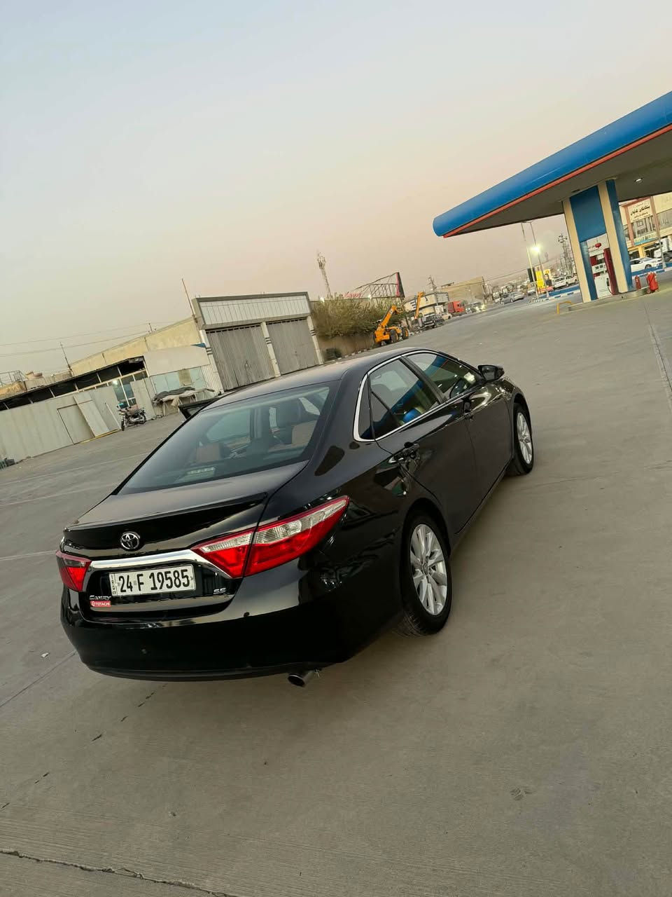 تۆیۆتا کامری 2017 مواسەفات SE
210000 کیلۆمەتر ڕۆیشتووە 
سەنەوی و ژینگە تا ساڵی 2028 نوێیە 
چەمەلاغی سبوخە و دەرگایەک بێلاد گۆراوە ناوەی کەمێ گرتوە
٤ جێگای تەعدیلە هەیە
ماباقی هەموو گیانی بەشەرت 
هیچ مەسرەفێکی تێدانیە 

گێر و مەکینە و تەبرید بەشەرت 

ژمارەی پەیوەندی: 
***********
*********** أربيل, العراق
