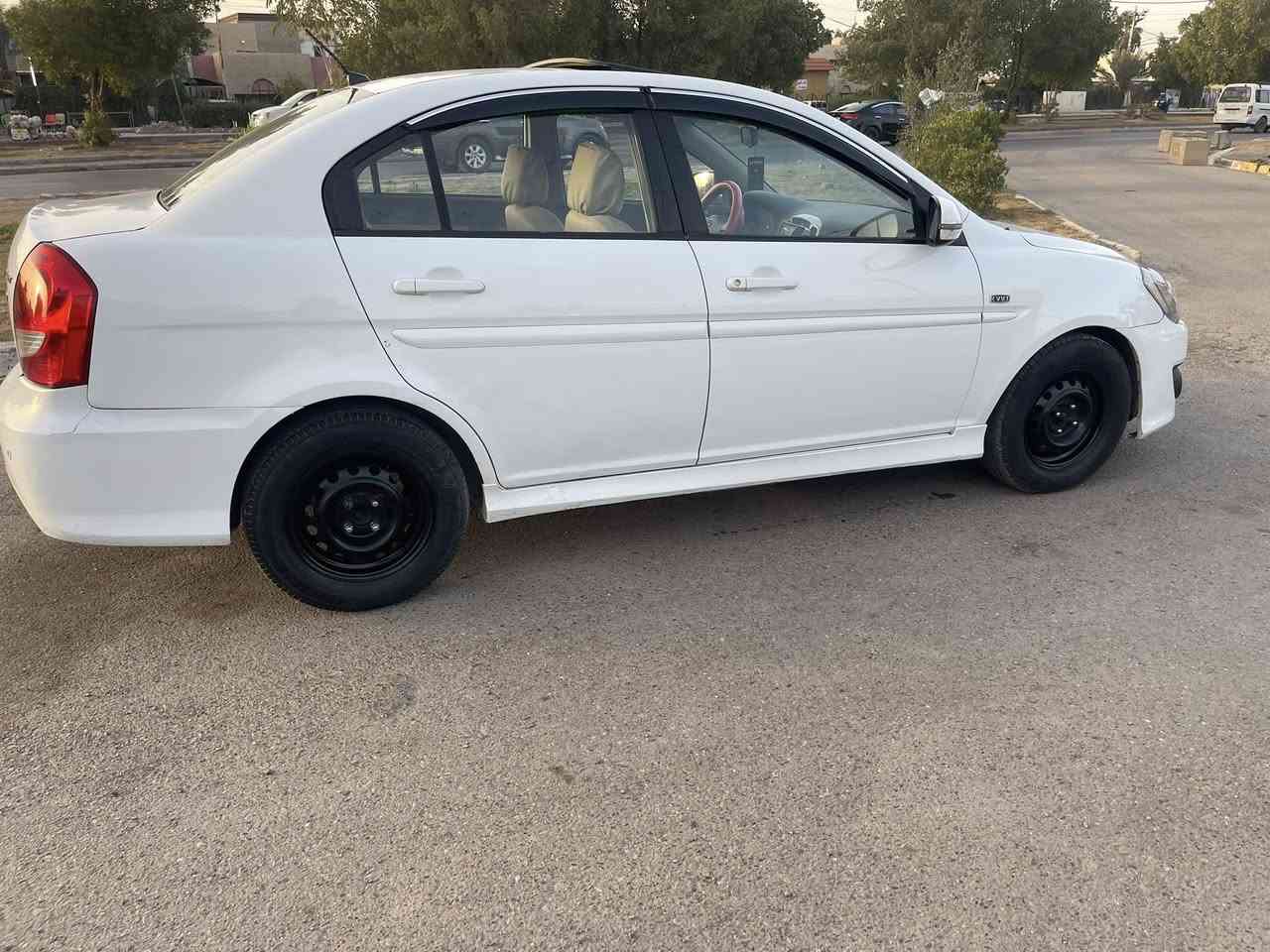 اكسنت 2011 خليجي بيه صبغ جاملغ خلفي وحافه الباب محرك 1600 وشاشه وكامره فتحه و4 جام كهرباء وتخم تاير جديد ودوشمه جديده وكير ومكينه وصدر وتبريد شغال مكاني بغداد الدوره( ***********/***********) والسعر (87) وبيه مجال للشراي يدلل
