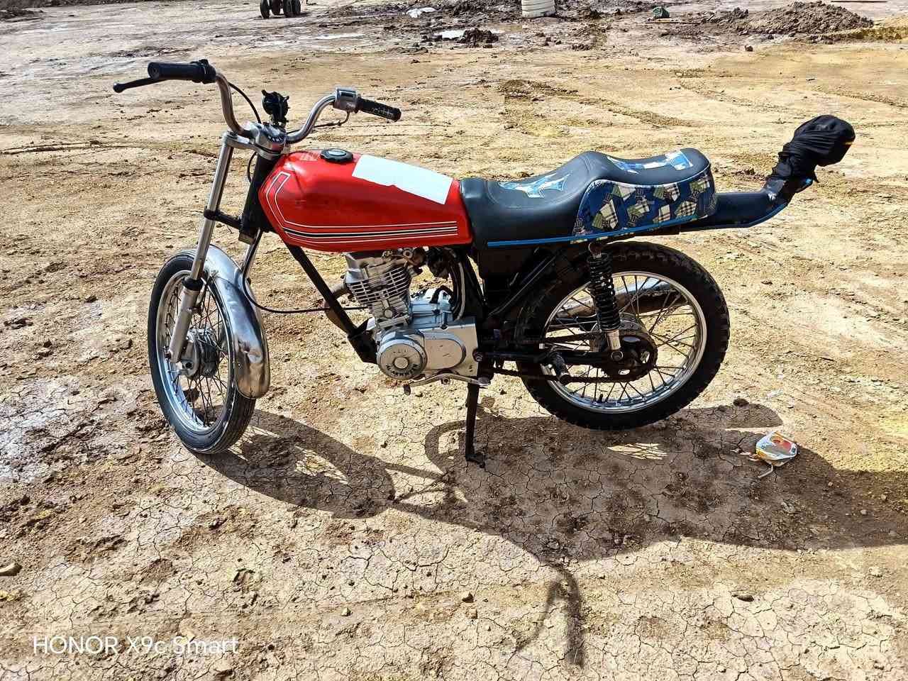 سلام عليكم دراجه البيع موديل 24 كلك مكان ناصريه الاصلاح ***********
