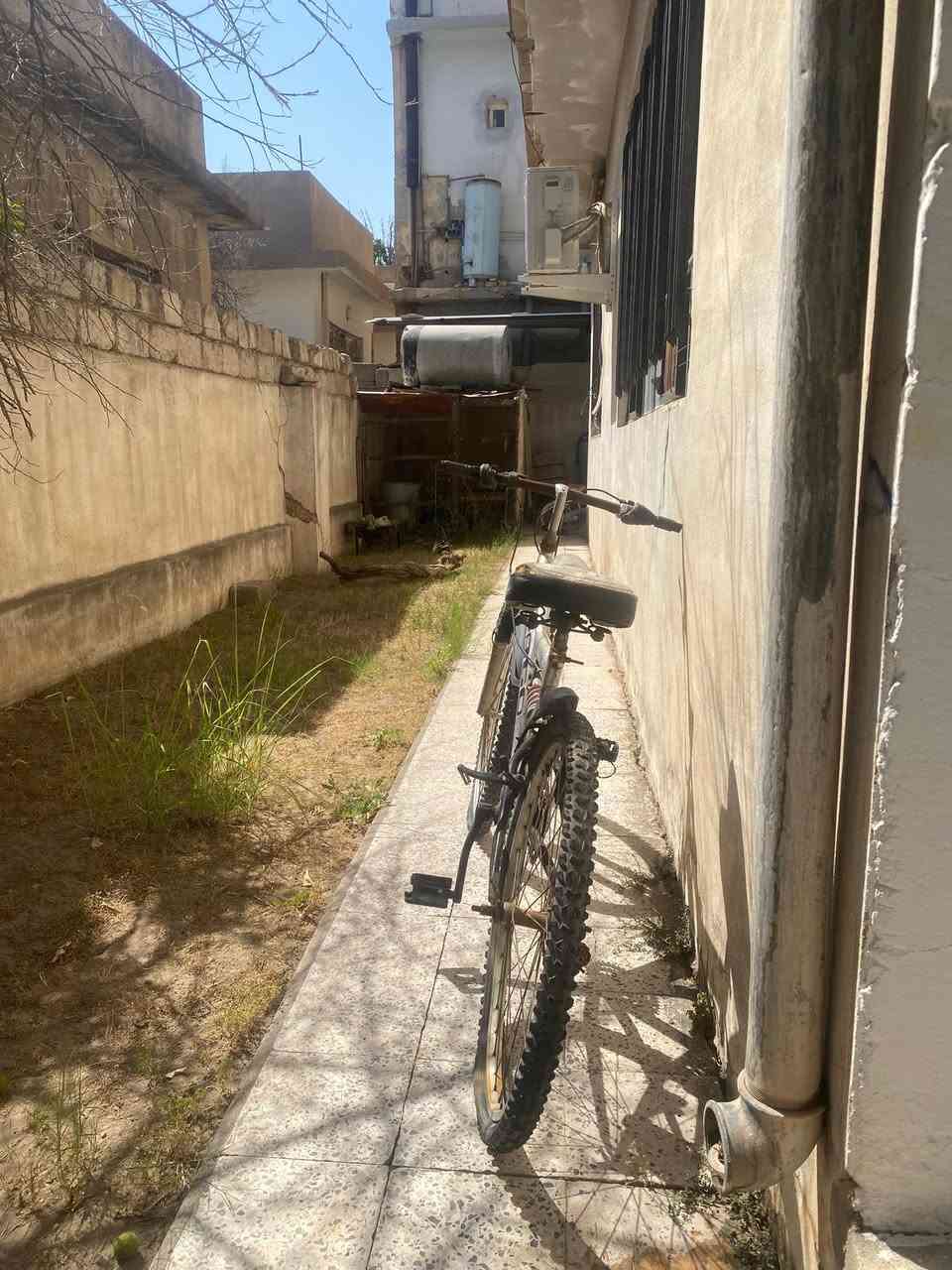 دراجه هوائي من شركت   SPAGO🫦
الدراجه بيها دبل هوا من المقعد ول دبل المامي نضيف 🎀
 الدراجه بيها شويه زنجار بس معا الستخدام يروح 🩶
سعر 70 وا بيها مجال للطيبين 💙


**إذا كنت صاحب هذا الإعلان وتريد حذفه لأي سبب، رجاءا أرسل رسالة إلى الدعم الفني**