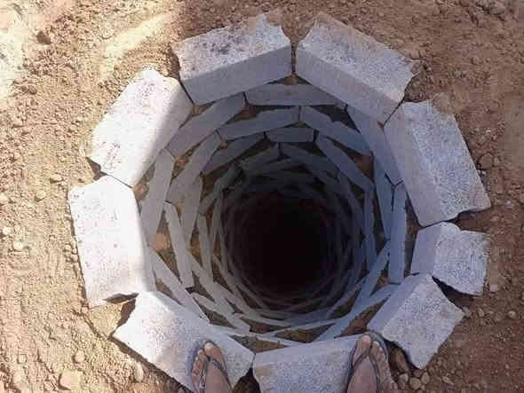 يوجد لدينا كادر حفر منهولات دائريه العرض متر ونص والعمق حسب ماتريد للاستفسار الاتصال على الرقم التالي ***********    *********** أو المراسله عل خاص
