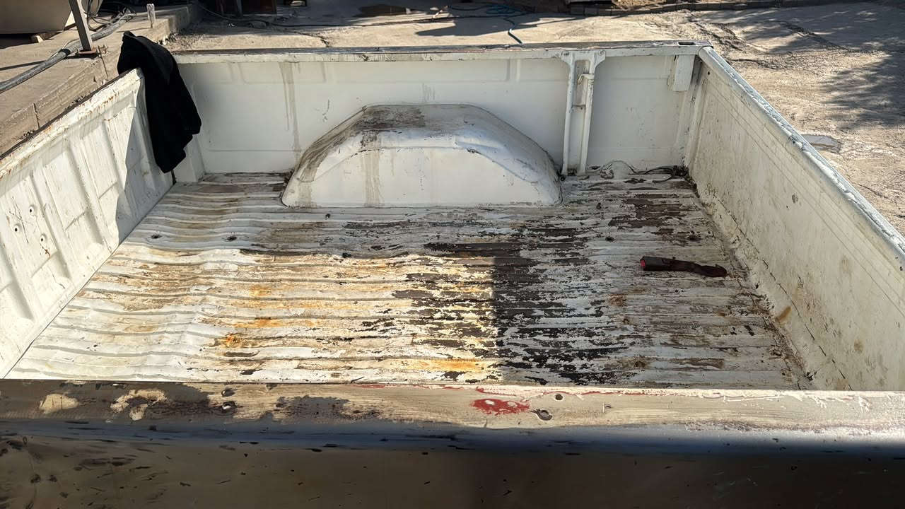 بدي مصفح عدل بلادي c10 للبيع
بدون تاكسد 
بابتين بانزين بلادي 
بدي وارد 
باب بدي بيه ملاحظات ويه باب اضافي 
للمعلومات ***********
مكان بغداد
