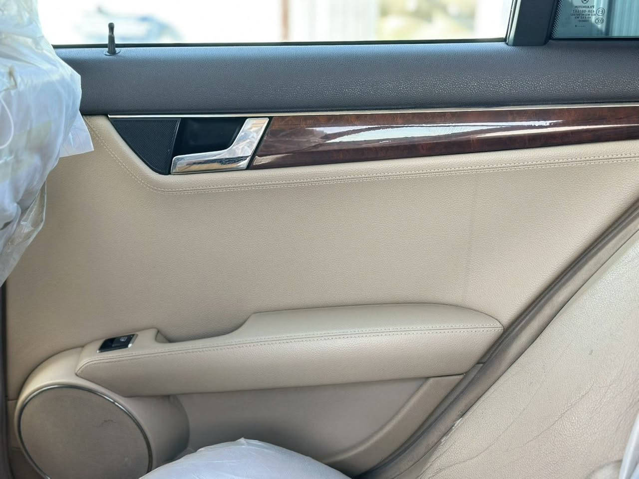 130
#رقم الهاتف :***********   

#رقم السيارة : اربيل  

مكان السيارة : بغداد / اليوسفيه 
-------------------------------------
سلام عليكم 
 للبيع فقط مارسيدس C350 موديل 2011 رقم اربيل سيارة وارد امريكي  صبغ حزام كت AMG بلادي 
تفاصيل سيارة 
1_ بصمة⁩
2_محرك 6 سلندر +كير  مكفولات ⁦⚔️⁩
3_تبريد قطعتين+❄️⁩
4_كروز سرعة🔒 
5_ داخل بيجي  ⚔️⁩
6_مراية داخلية+جانبة عاكسة ⁦🔍
7_تحكم ستيرن ⁦⚔️⁩
8_لايت زنون 
9_انظمة قيادة  +سبورت + طبيعي 
10_انارة ترحيب💡 خارجية وداخلية ⁦⚔️⁩
11_شاشة اعطال
12ستيرن كهرباء  
13_ويل 18 AMG اصلي تو سايز 
14_جام اخضر ⚔️⁩ 
15_صدر امامي خلفي جديد
16_فتحة سقف 
17_كشنات كهرباء ذاكرة
كزوز طرب
فجوج AMG
شاشه كبيره
تبريد ثلج 
سلايد
*********** 

 -------------------------------
