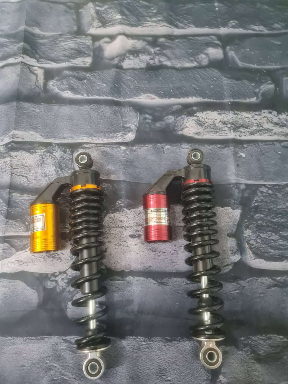 سلام عليكم دبلات خلفية اصلية
سعر تك 25 اذا زوج 45 قفل واحد كرزي 🍒 و ثاني ذهبي 
عنواني بغداد شعلة 
توصيل ما عندي 
***********
