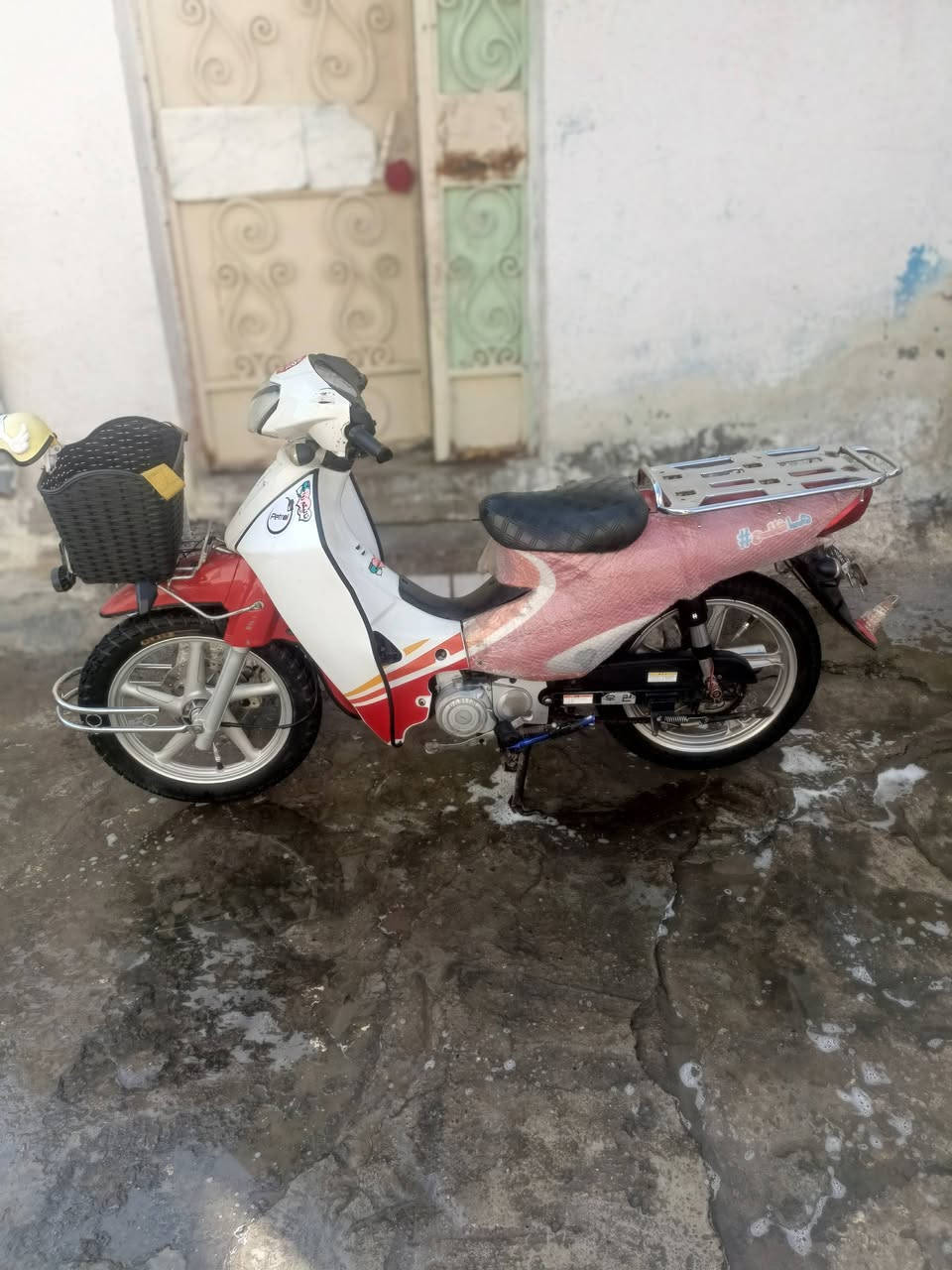 سلفيزمديل ٢٠١٤
بصمه
سويج
هندر 
كهربائيات شلع تشتغل 
لماطور مذب علي ربع 
مكينه خير من الله لاتنقيص لاتبخير
سعر ٦٢٥ بي مجال قليل 
او مراوس ب ايراني 
***********
