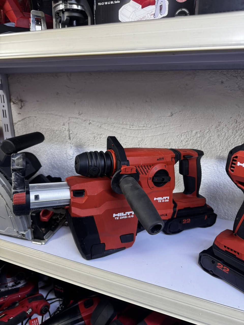 سلام عليكم اخوان 
هيلتي نورون اخو الجديد 
الشراري ايراسلني خاص او واتساب 
توصيل متوفر 
*********** واتساب
