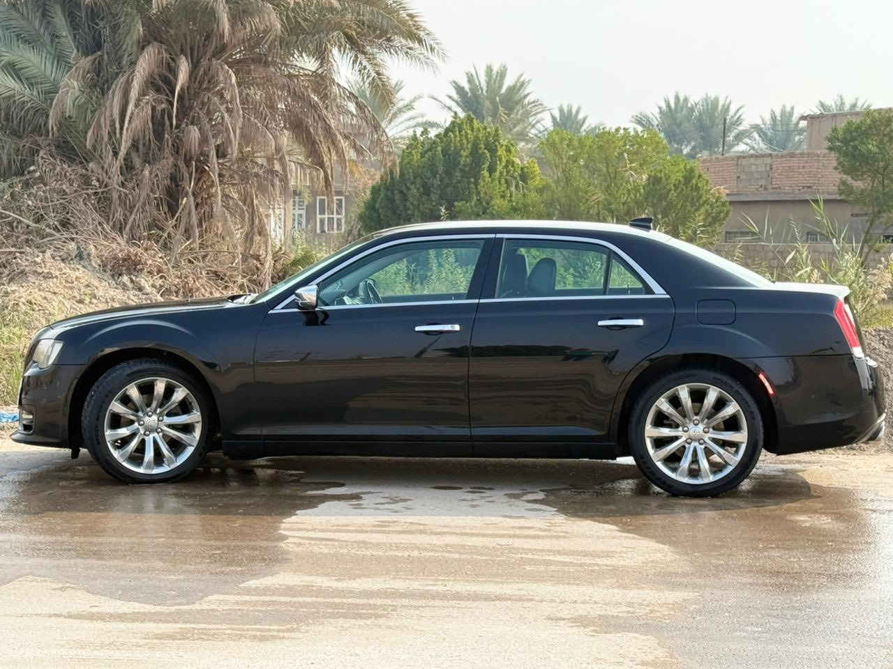 للبيع: كرايسلر 300 C وارد أمريكي  2018

ماشية 50 الف  فقط على وضع شركة شرط

حجم المحرك 3600

السيارة
بيها قطعه وحده تبديل   فقططط جاملغ امامي جهة السائق بدون دواخل بدون ايرباكات بشرط

مواصفات السيارة

حساسات أمامية وخلفية
ومصابيح أمامية زينون مع LED بلوجكتر
ويل قياس 20 إنج
شاشة كبيرة مع نظام ملاحة (GPS)
سستم صوت الباين كامل مع دمام خلفي
كراسي جلد طبيعي بشعار S
مقاعد أمامية كهربائية (عدد 2) + تدفئة
تشغيل عن بُعد
تدفئة ستيرن
محدد سرعة
كاميرا خلفية دوارة
دخول ذكي (بصمة)
تبريد مركزي قطعتين
بصمتة ابواب
شاشه ابل كار بلي واندرويد اوتو 
شفتات ستيرن 
فول تحكمات ستيرن
جامات اوتو

للتوضيح :  رقم بغداد باسمي تحويل ثاني يوم ..گير ومحرك وكهربائيات وتبريد وتخم تايرات تايوندي وحداديه كله بشرط الفحص گلوب واحد مامشتغل بيها وسيارة ترايهه شركه  

مكان السياره بابل المسيب 

السعر ( 235 ) وبيها مجال 

للتواصل
واتساب أو اتصال أو على الرقم ***********
