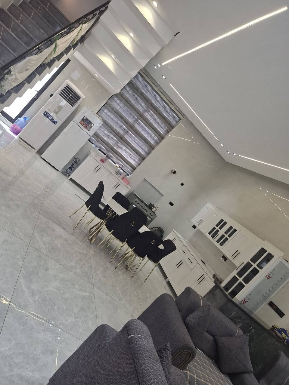 مزرعة عروس المدائن للأيجار اليومي في بغداد المدائن مدخل سلمان باك📍
سعر شفة نهاري 250شفة ليلي 300💥
المزرعه شباب و عوائل ومناسباة
مزرعة للاستجمام والترفيه 😌✌🏻
المزرعة مجهزة بالكامل ماعليك  بس تجيب اهلك واحبابك وتجي تتونس ❤️ 
المزرعة تحتوي على:-
• مسبح مغطى بسقيفة مع نظام فلترة🏊‍♂️
•كرسي سباحة⛱️
•كراج خاص للمركبات🚙
• المزرعة مكيفة بالكامل 24 ساعة🥶 
• مطبخ مجهز بالكامل 🍳 
•مكان مخصص للشواء🍖
•انترنيت 4G على مدار24 ساعة🛜
• العاب اطفال مراجيح وقفاز وزحليگة 🛝
• العاب ترفيهية بلياردو،فيشة، ورق،دومنة،طاولي ♦️♣️ 
المزرعة تعمل بنظام الشفتات ⏰ 
🔹الشفت الصباحي [ من الساعة ال9 صباحاً الى الساعة ال6 مسائاً]
🔹الشفت المسائي  [من الساعة ال8 مسائاً الى الساعة ال6 صباحاً ] 
🔹 يوم كامل [ من الساعة ال9 صباحاً الى اليوم التالي الساعة ال6 صباحاً ]
للحجز والاستفسار :- [***********]
@إشارة 
اجرلي- Ajirly لتأجير المزارع السياحية
