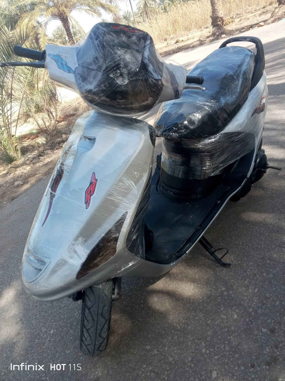 السلام عليكم متاح دراجه فراشه   ياباني الدراجه جديده حيل
كامله مانقصه برغي مكينه بلجيس اتكتك اتكتك حيل ناعمه شلعه معدل فوول  
كهرباءيات كامله سلف هندر لايت عالي ناصي هورن  اشاير وره كدام كله شغال 
دبلات فوول زوج تايرات جدد     السعر  330 وبيه مجال للشراي للستفسار الاتصال *********** مكاني بلقاسم تحياتي
