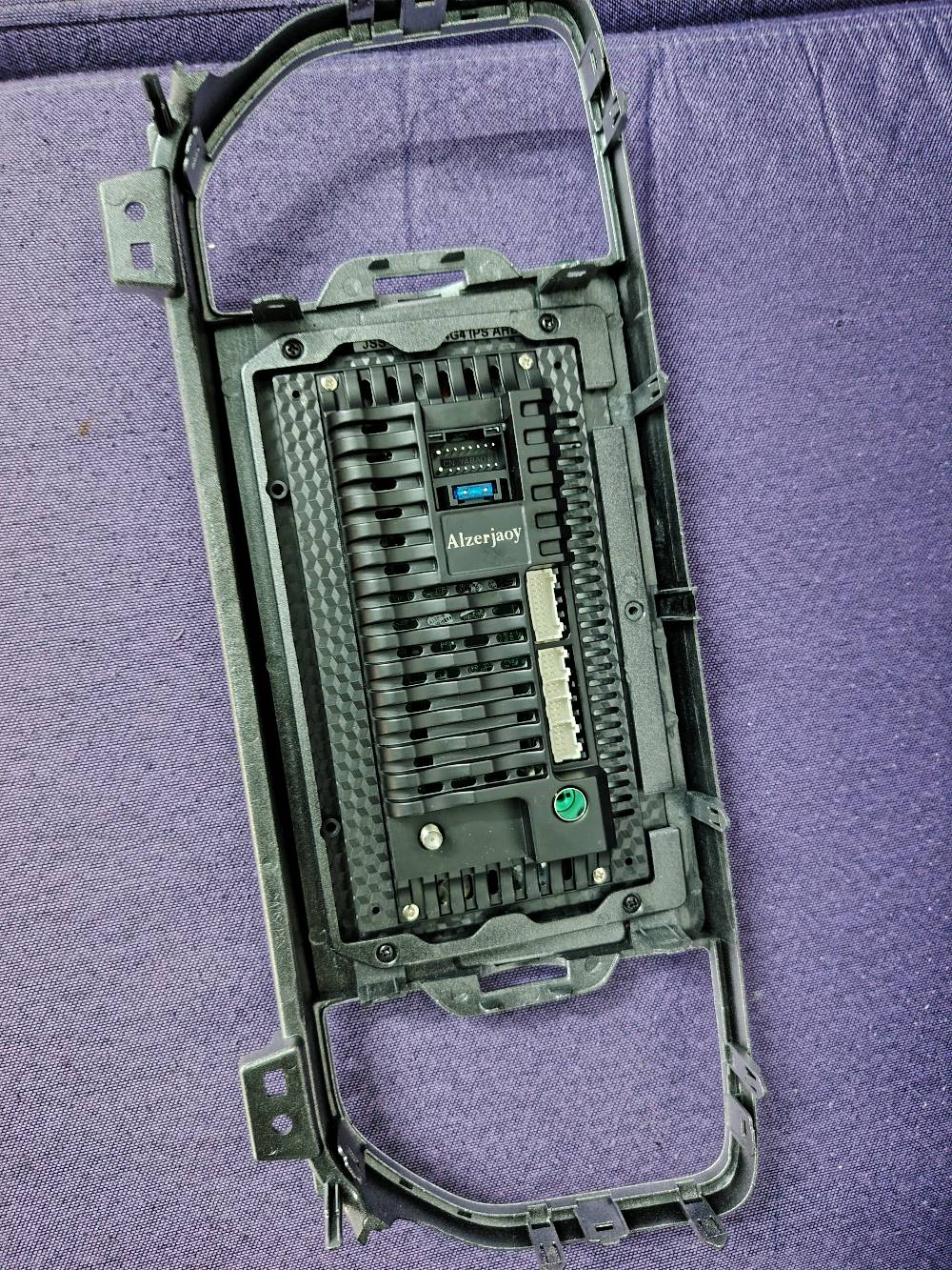 شاشة سيارة اندرويد مستعملة اسبوعين فقط كانت مشدودة على كيا سبورتج اشتريتها ب200 الف من احمد الزيرجاوي قيموها باليرضي الله واعلى سعر ابيع مكاني بغداد ويوجد توصيل