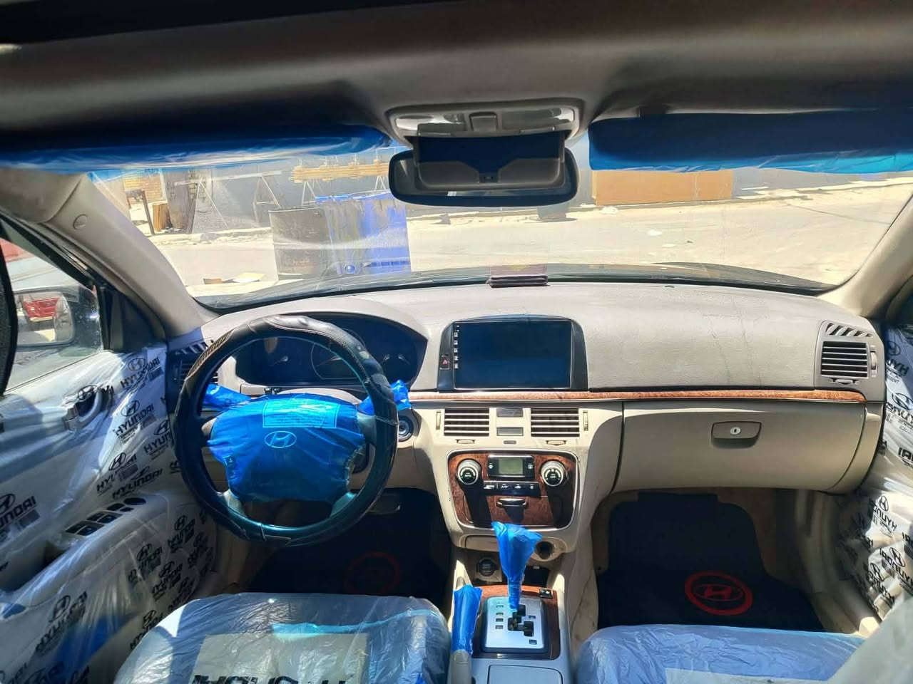 السلام عليكم للبيع سوناته موديل 2006سياره جديدة وجاهزه مابيهه نقص برغي كير مكينه جدد شادهن مال حاويه 6اسلندر بسمي تحويل ثاني يوم تبريد ثلج صدر تايرات جدد حادثة جاملغ خلفي بدون دواخل السياره صبغ عام للجماليه مكفوله من الدواخل مكاني بغداد الحريه رقم الهاتف *********** السعر 79
