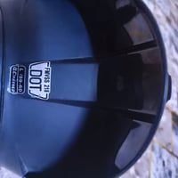 خوذة اصليه لون مميز اسود طافي وحاصله على علامه DOT جامة مضلل 4 منافذ ت...