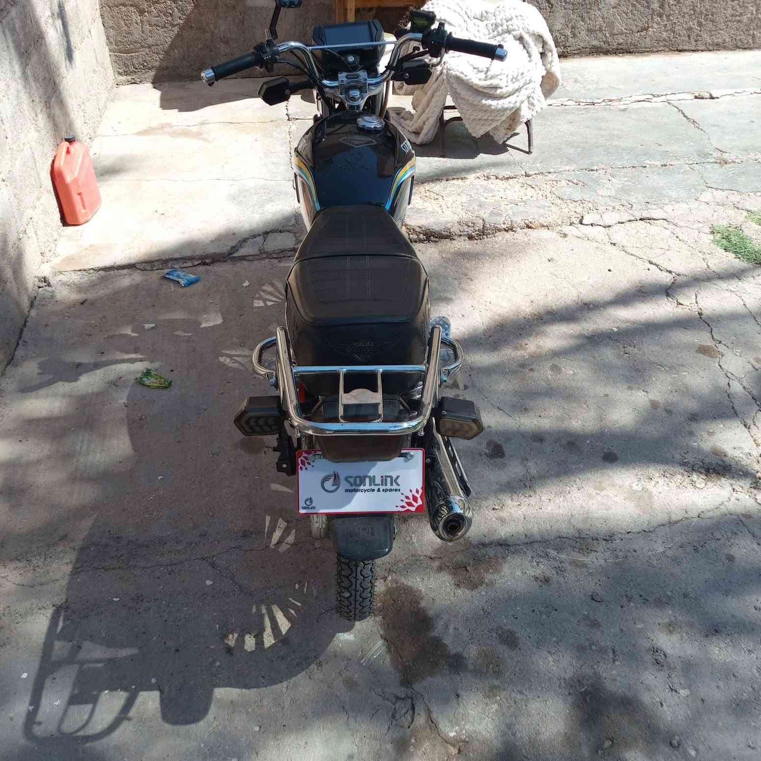 السلام عليكم ماطور للبيع زنجيل موديل 24 / 150 نضافه فول الفول تعال شوف بعينك افحص واخذ 800 موصله زود واخذ دراجه مابيها اي اشي حلوه ونضيفه مراسله خاص ***********
