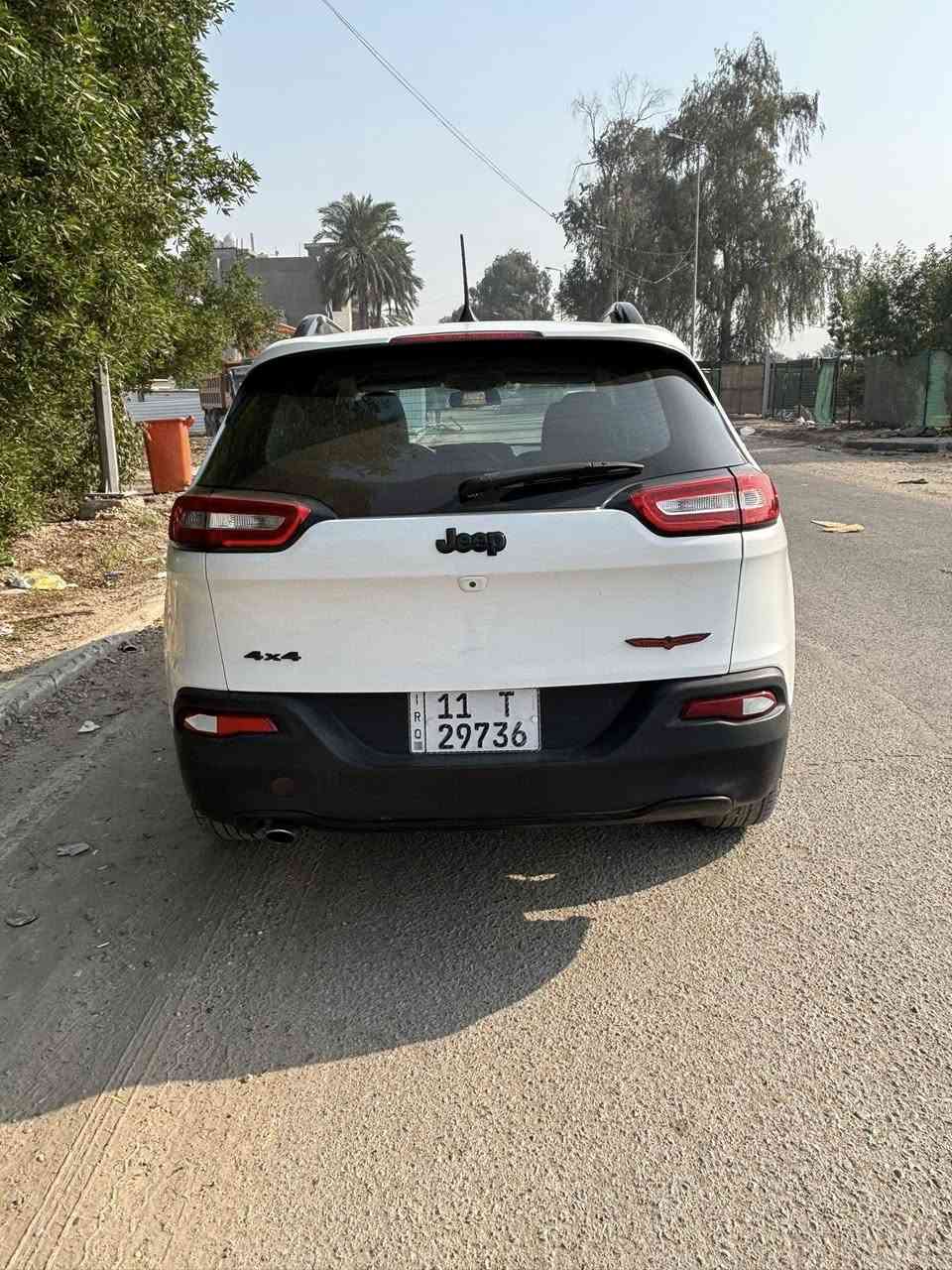 السلام عليكم جيب شيروكي بزون رقم بغداد باسمي تحويل ثاني يوم  موديل 2018  ماشية 88 الف ميل  صور حادث بالمنشور تخم تايرات اصلي جديد دنلوب مواصفات شاشة كامره خلفية  زنون عالي ناصي اصلي قطعتين تبريد امامي وخلفي محرك 2400  شاشة اعطال وانظمة قيادة متغيرة و نظام eco تحكمات وبعد بيها مواصفات السعر 11,000 يعني دفتر و10 اوراق  بيها مجال قليل مكان سياره بغداد اليرموك 
***********
