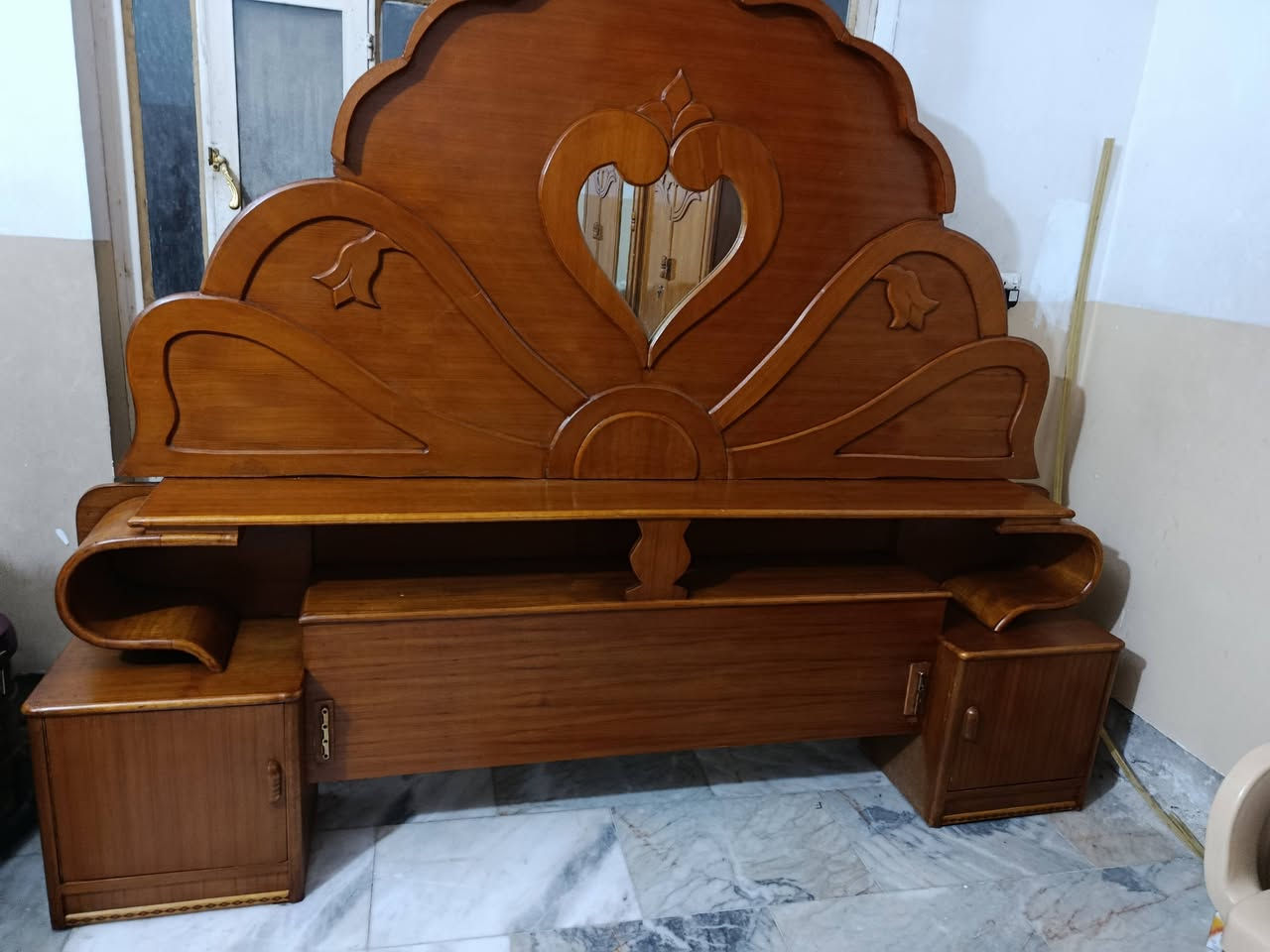 السلام عليكم 
موجود غرفه انجاره خمس ابواب شغل كلش ثكيل داخل وخارج صاج قاط وربع الظهر جرجوبه مكاني حله مركز (اكريطعه) سعره ٦٥٠ وبيه مجال قليل رقمي ***********
