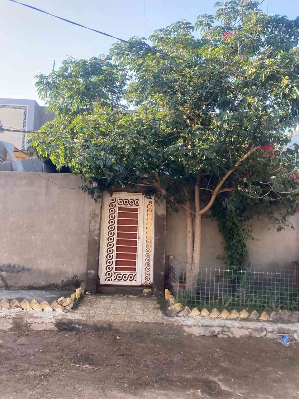 بيت البيع بالاويه نهاية شارع صافي عرصات الي مقابيل الحجي جابر مساحه م١٥٠ بسمي سهم طابو زراعي سند ٢٥ غرفتين وصاله وستقبال سعر ٦٠ وبي مجال قليل تفاصيل البيت تصل دلل ***********
