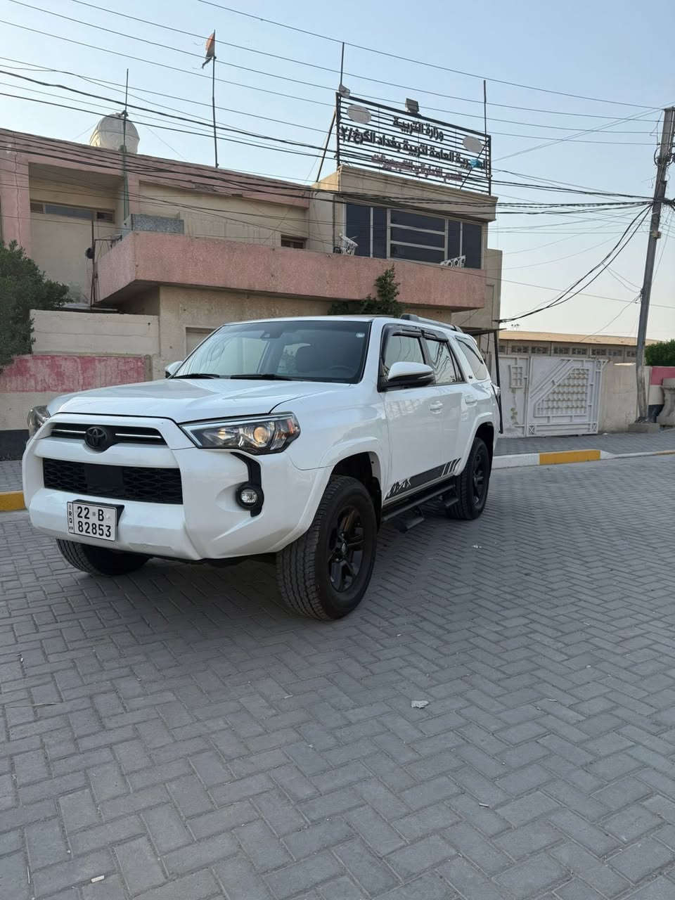 السلام عليكم
للبيع تيوتا فور رنر 4 رنر 
موديل 2021 
وارد امريكي حادث حسب ما موضح في الصور 
ربع الجاملغ والبنيد امبدل نفس اللون 
ماشية 45 الف فقط 
مواصفات بصمه فتحمه رادار امامي كامرة 
وكشنات جلد كهرباء 
السيارة بيها تخم تاير جديد 
كامله اي نقص مابيها كلش جديده 
مكينه 4000 سته سلندر 

للبيع بسعر 280 ورقه وبيها مجال 

للاستفسار الاتصال عل الرقم ***********
مكانها بغداد

