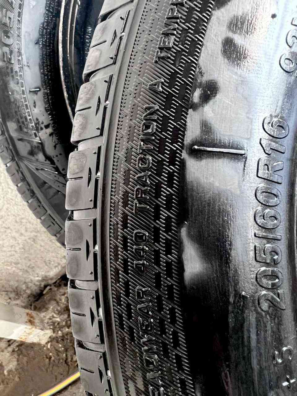 السلام عليكم للبيع تخم تاير ويل حجم 205/60R16 مكاني بغداد للاتصال ***********
