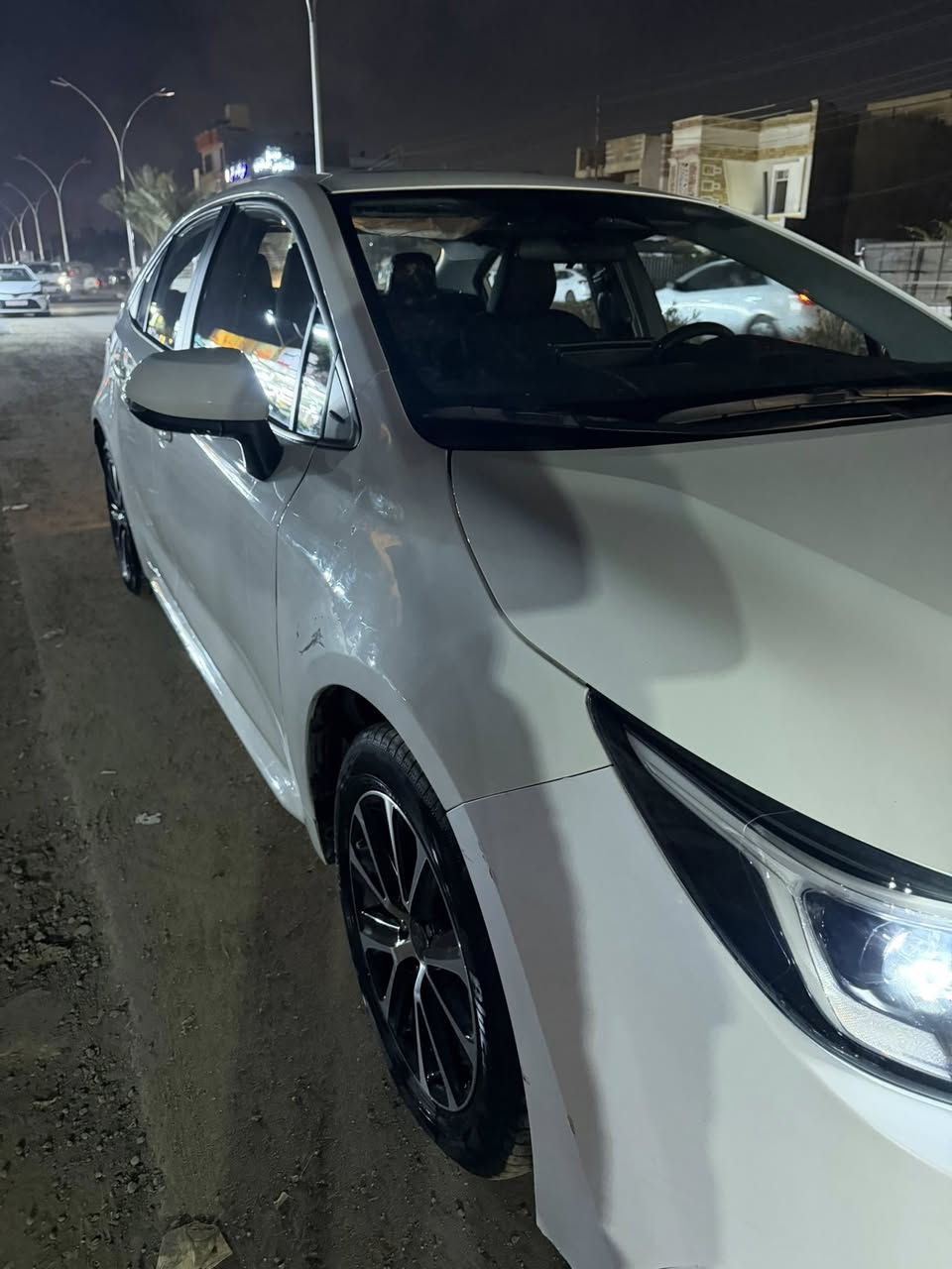 السلام عليكم 
كورلا للبيع 
موديل 2024
ماشيه ٢١كيلو 
سيارة فقط بارد بالجاملغ جهه اليمين 
السعر 146بيها مجال 
***********
