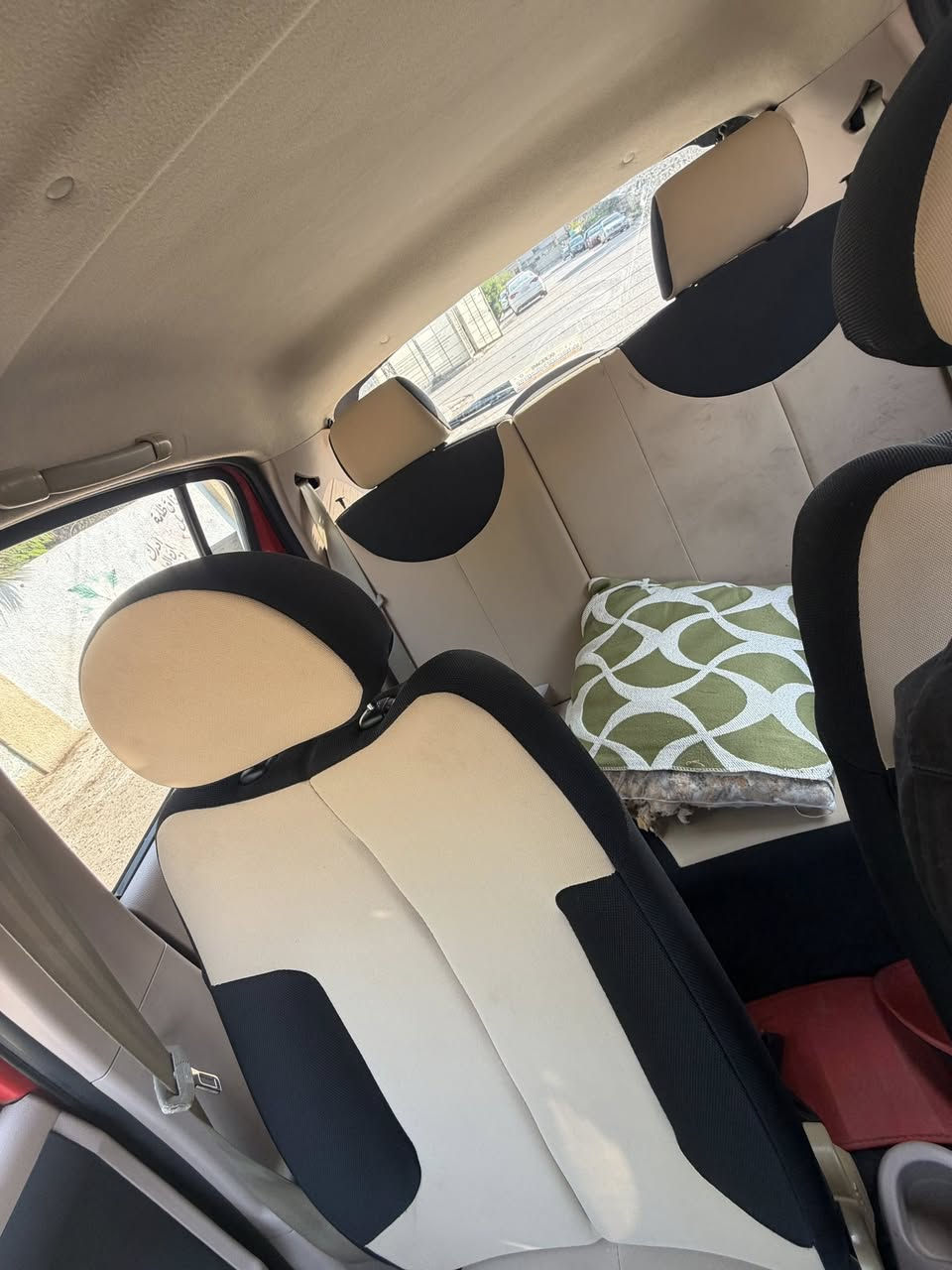 سلام عليكم سياره باندا جيلي
موديل 2013 
سياره كامله مكمله تبريد شغال خير من الله 
شاشاه كامره رقم بغداد 
ماشيه 39 الف حقيقي 
ملاحظه صغيره بيه اربع اصابع بل جاملغ مال سايق مرجع على بارد
مكان بغداد البياع 
رقم تلفون ***********
