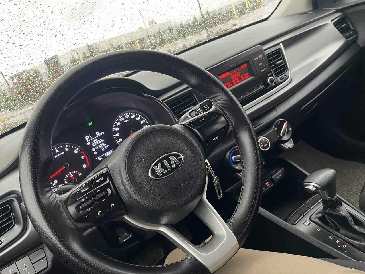 كيا ريو موديل ٢٠١٩ خليجي سياره نضيفه دعامي لو دعامي بشرط مابي صبخ بس شوي بارد ماباقي كفاله عامه ماشي ٦٨ ألف كلم مكينه كبير گير ٦ نمر -مواصفات معروفه 
سعر ١٠٢ ورقه شويه مجال -مكان سليمانيه 
ژ.م ***********
