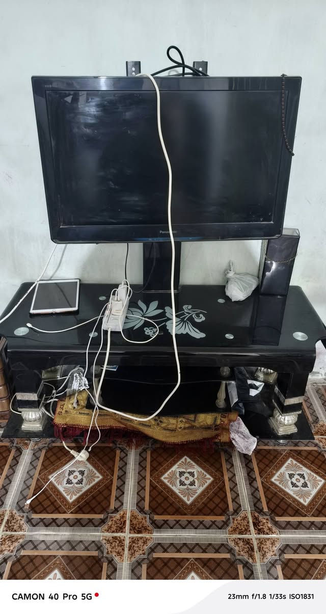 غراض للبيع 
ميز بلازما مع بلازما غير شغاله ب ٨٠ بيهم مجال 
كاونتر ٦٠ بي مجال 
بوفيه ٧٥ بيها مجال تسگام  
كنتور يحتاج ضب براغي ب ٩٠ بي مجال تسكام 
چربايه ب ٣٠ بيها مجاال 
جنط بدون تزيين ب ٦٠ بيهم مجال


**إذا كنت صاحب هذا الإعلان وتريد حذفه لأي سبب، رجاءا أرسل رسالة إلى الدعم الفني**