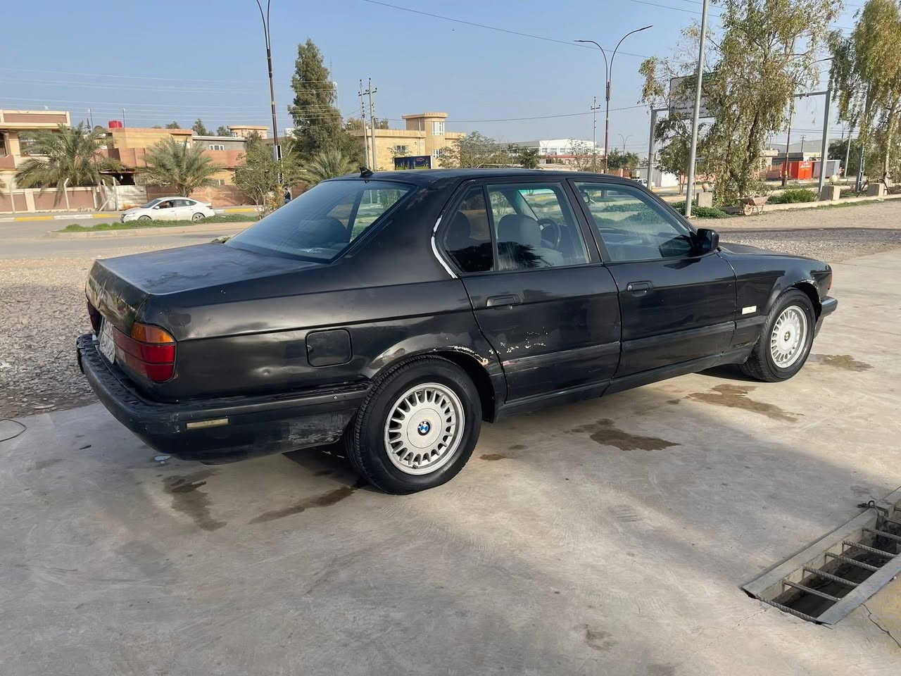 سلام عليكم بي ام موديل ٩١ اصل رقم اربيل سنويه منتهي حجم 735 السياره بلاديه محرك  3.500 مفتوح او كير محرك كفاله  فتحه سلايت مري كشنات جلد تبريد حداديه نافضها نفض صدر تخم تاير جديد باتري جديد مسجل سستم ٤ سماعات سياره جاهزه  شلعه ومعدل   العنوان ديالى خانقين  السعر 34 بيها مجال للشراي للاتصال ***********
