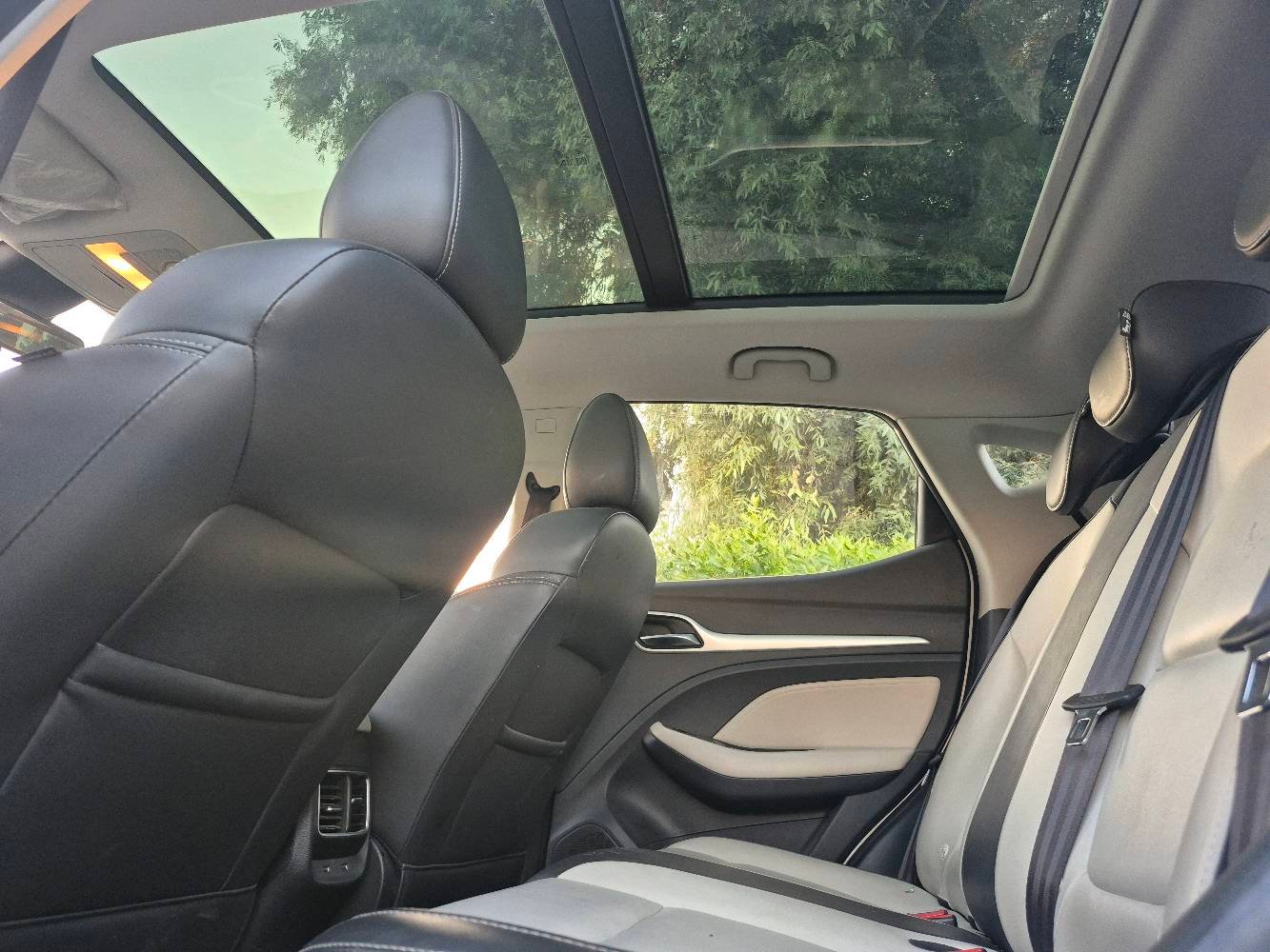 MG zs
فول للاخير ٢٣كسر زيرو ماشيه ١٢الف فقط كفاله عامه بغداد وبضمان بعدها اكيد 
بصمه بانوراما كشنات جلد وتدفاءه وكهرباء زنون لد حساسات امامي خلفي هاندبريك بصمه ٤كامرات واشاير ومري شفط ويل كروم مانع انزلاق وانحدار وحساس اطار  اوتو هولد  الخ
سياره باسمي لوحات وسنويه جدد
***********
***********
بغداد حي جامعه