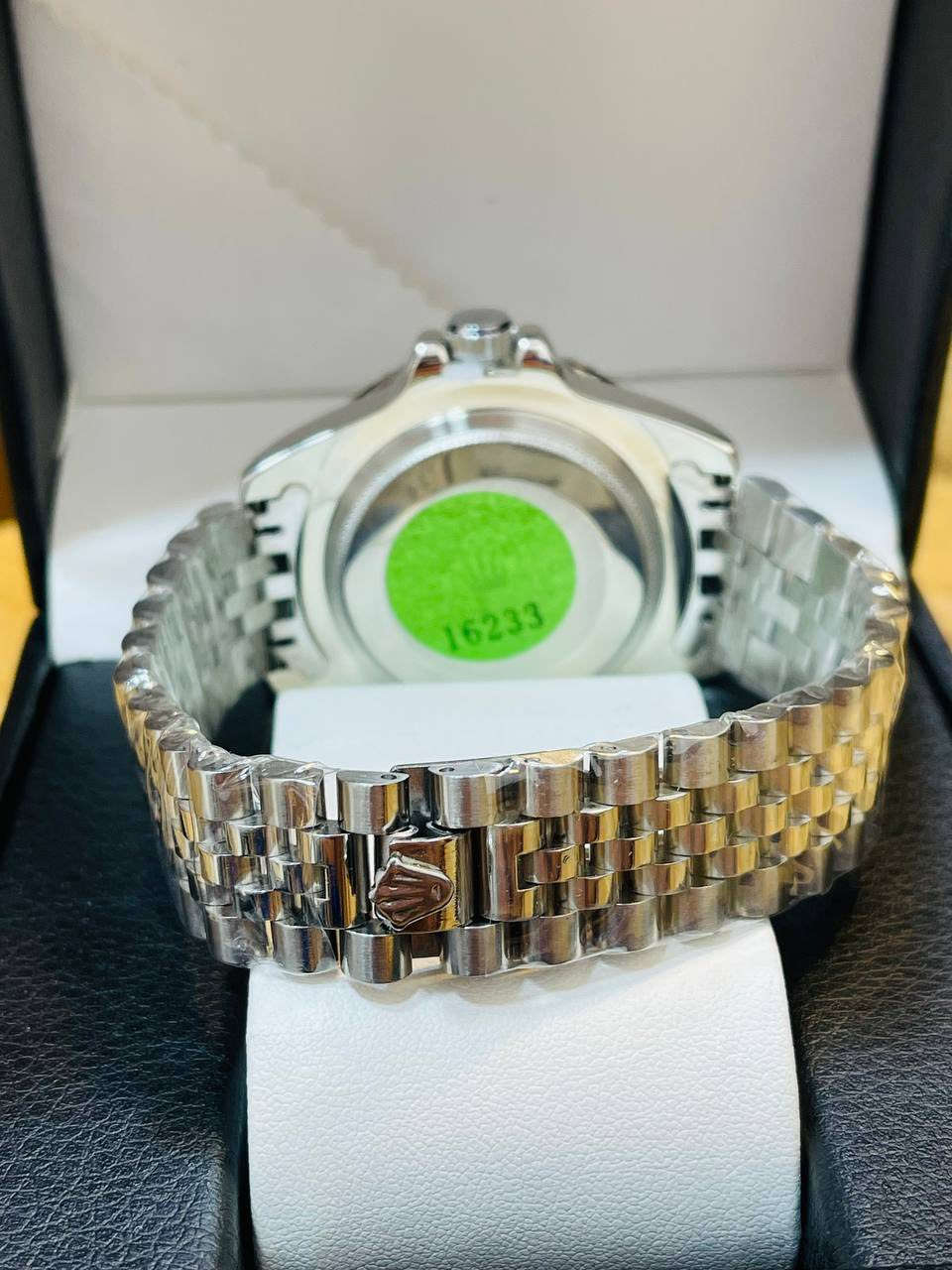 ساعة روليكـس-ROLEX ✅
GMT تصيم البيبـسي   

- مينا ازرق احمر متدرج 
- مكينة كوارتز 
- سير ستانلس ستيل 
- منفذ تاريخ شهري 
- رينك دوار دولي 
- مقاس 40mm
- دبل قفل ، 4 عقارب لامينوس
- مقاومة للماء
- الوزن 129 غرام 
- مختمة من كل مكان 

السعر : 25 ألف فقط


**إذا كنت صاحب هذا الإعلان وتريد حذفه لأي سبب، رجاءا أرسل رسالة إلى الدعم الفني**