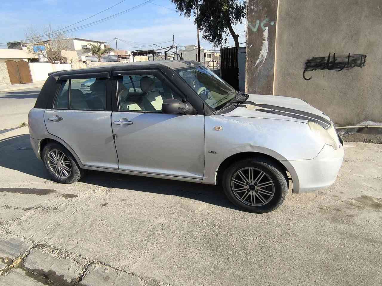 ليفان للبيع 2012
كير ومحرك شرط لاصرف ولا نفخ
السياره بسمي 
بيها كابون
تبريد ثلج 
37بيها مجال
رقم ***********
***********
