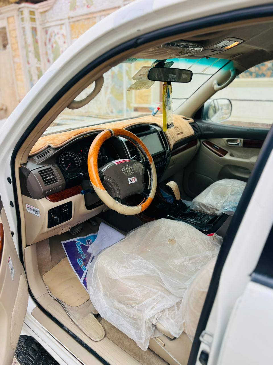 السلام عليكم تيوتا برادو ٢٠٠٨ خليجي سياره جديد معنه الكلمه رقم قادسيه دولي السعر ١٤٠  رقم الهاتف ***********
