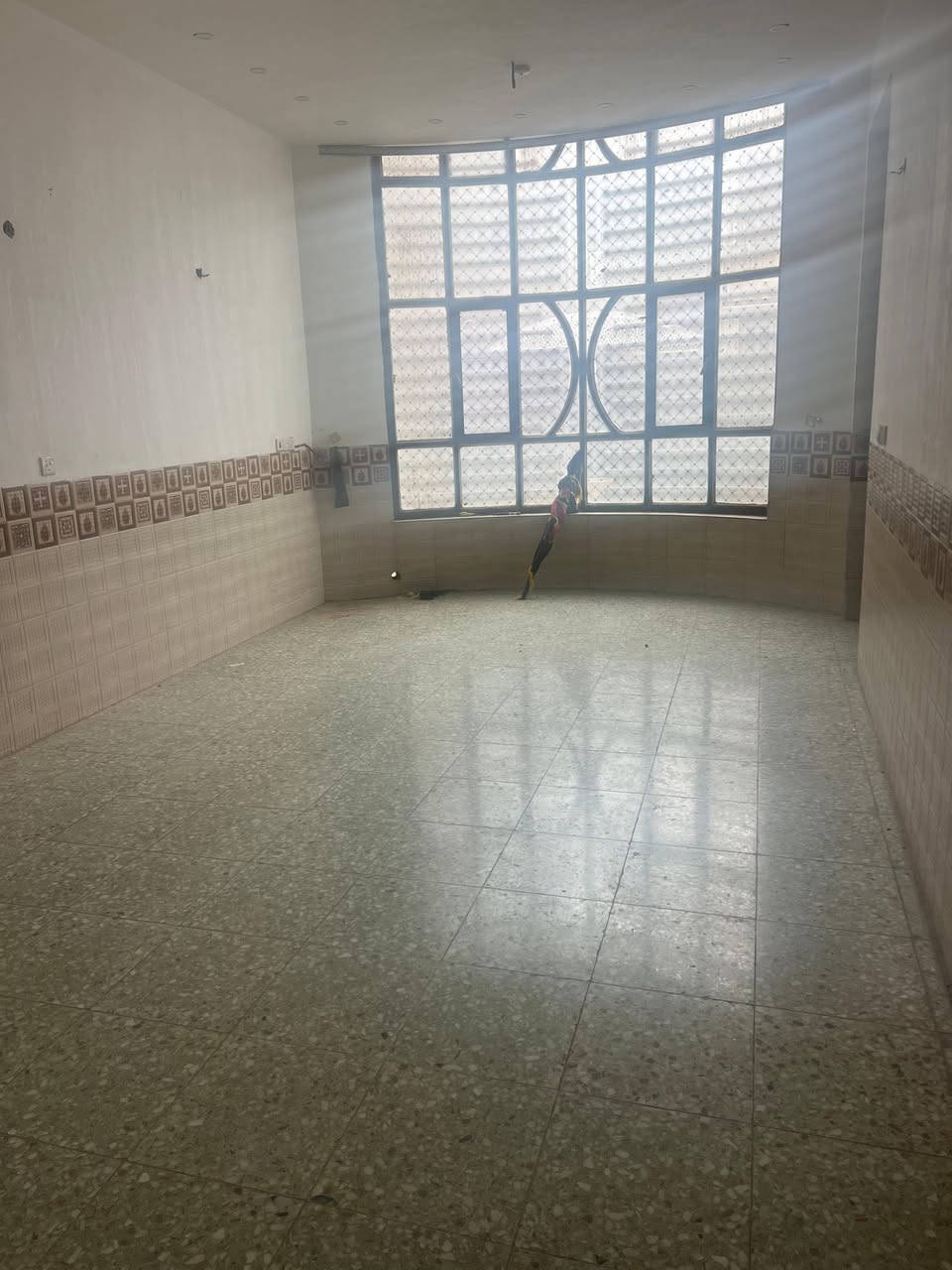 📢 إعلان إيجار في الحلة
دار للإيجار بموقع مميز
📍 خلف مدينة حمورابي السياحية
📏 المساحة: 200 متر
التفاصيل:
غرفتين نوم + صالة + صحيات + كليدور

📞 للاستفسار والاتصال:
***********
***********
🏢 مكتب الإعمار للعقارات
📍 الحلة – شارع 60 مجاور مدينة حمورابي السياحية
