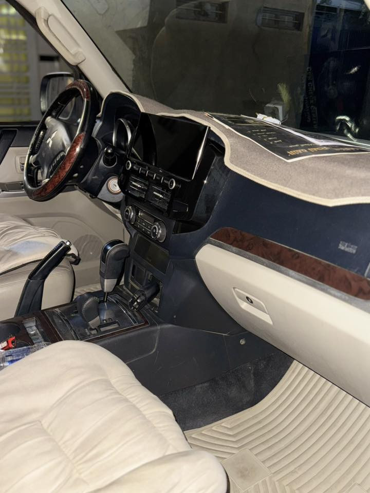 باجيرو حبتور 2015 كامل مواصفات شاشة لكزز مسوي عزلها كير مكينه كفالة  ***********
