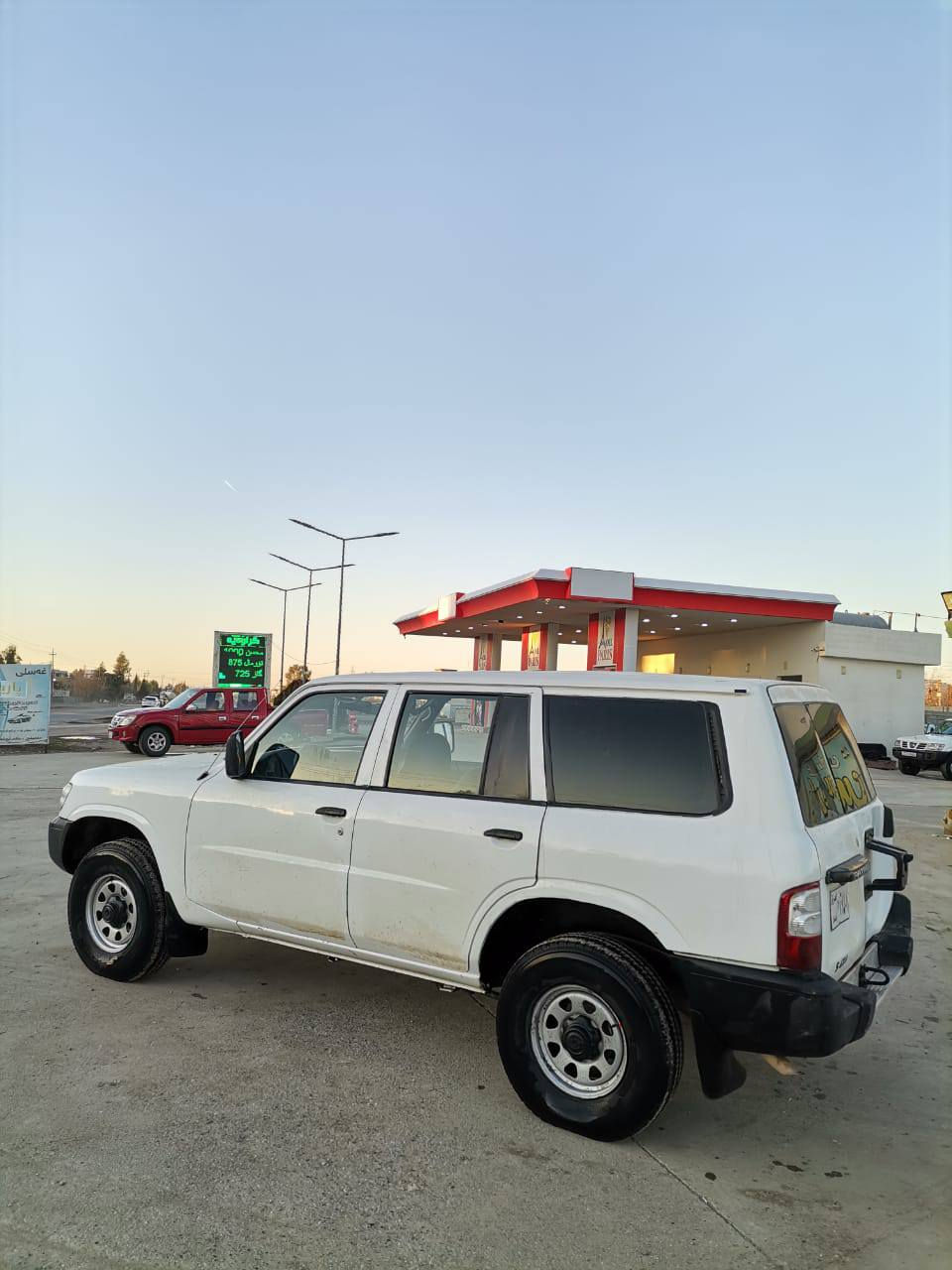 پاترۆڵ مۆدێل 2001 بێڕەقەم
حیزام بۆیاغ هیچ دەعم و لێدانی نیە
پێشو دوا تەقینی نیە لۆکە سەیارەکە
بەرگەدرگاوناوی بیلادیە لۆکە
تەبرید ساردوگەرم ئیشەکات
غازو بەنزینە گێڕومەکینەو دەبڵ ئەکسلی بەشەرتە کارەبای و ناو گێچ و هه موو گیانی ئیشەکات شوێن چەمچەماڵ
سعری:58گڵا
ژم:***********
ژم :‏‪***********‬‏ شمشمل, السليمانية
