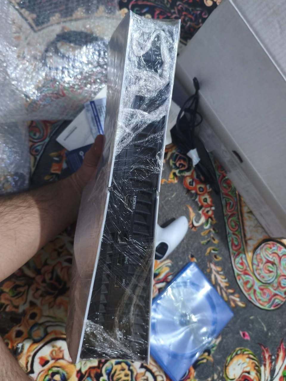 للبيع بلي فايف سلم  جهاز لوك ستيكر مامفتوح ولا داخل تصليح استخدام شهرين 
كامل ملحقاته وجوستك اصليه مالته وكارتونه جهاز بي لعاب قرص fc25 والعاب بالحساب فورزا 5
ولعبة كوست ريكون وبعد العاب 
سعر 775 وبي مجال لشراي 
***********
