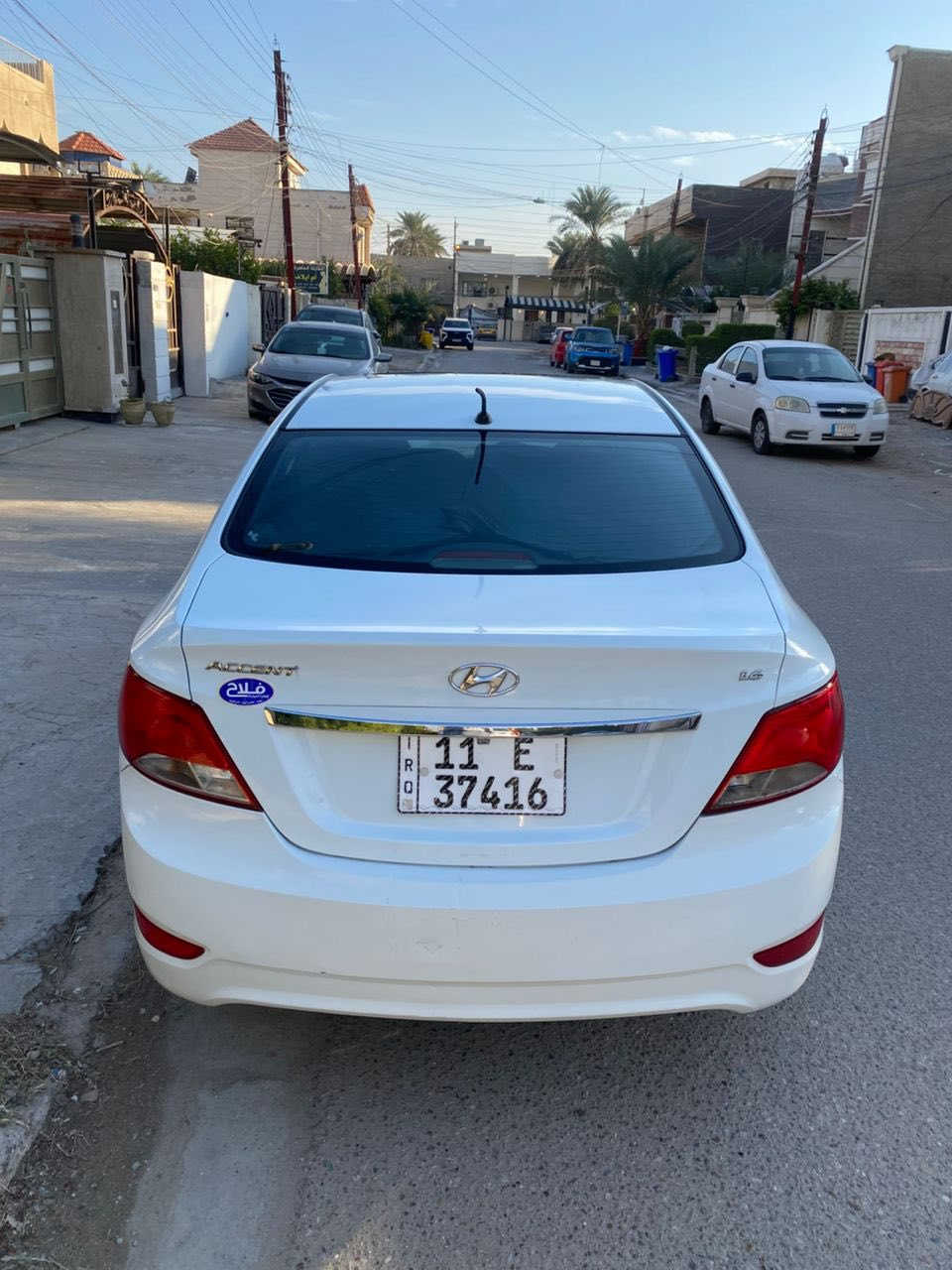 السلام عليكم
للبيع اكسنت موديل 2016 

فول مواصفات 

فتحه سقف 

أربع دسك

ستيرن صاج 

منضومه زنون

شاشه 

لد امامي 

لد خلفي 

محرك 1,6 

مكفوله مابيه صبغ فقط بارد قليل بلجاملغ الخلفي 

السعر 11,300$  يعني 113 ورقة بيه مجال 

مكان السياره بغداد العامريه 

الاستفسار ***********
