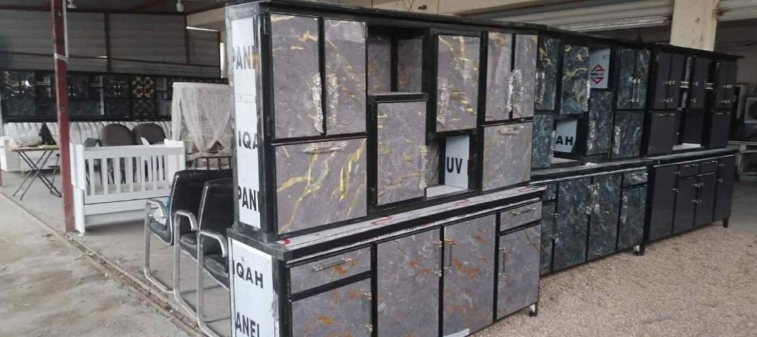 للبيع
سنك واحد سعر ١٥٠
ميز ٦ كراسي احمر سعر ١٤٠ 
ميز ٤ كراسي ابيض سعر ١٠٠
كرافت اوتماتيك سعر ٢٠٠
١١ مقعد ٧ ديوان  رصاصي متر حطاطه جديد سعر ٤٥٠
ثلاجه وسط رصاصي سعر ٢٠٠
ثلاجه جبيره ابيض سعر ٢٥٠
ثلاجه وسط ابيض سعر ٢٠٠
ثلاجه وسط احمره سعر ٢٠٠
الكنتور حطاطه سعر ١٧٠ 
 سرير واحد سعر ٥٠ 
سرير عدد ٢ 
مكنيه ميز سعر ١٠٠ 
طباخ ٥ عيون سعر ٢٧٥
الكاونتر مترين مع السنك سعر ٦٠٠
كاونتر مترين ونص مع السنك  سعر ٧٠٠
مكان رمادي 
*********** بي واتساب
