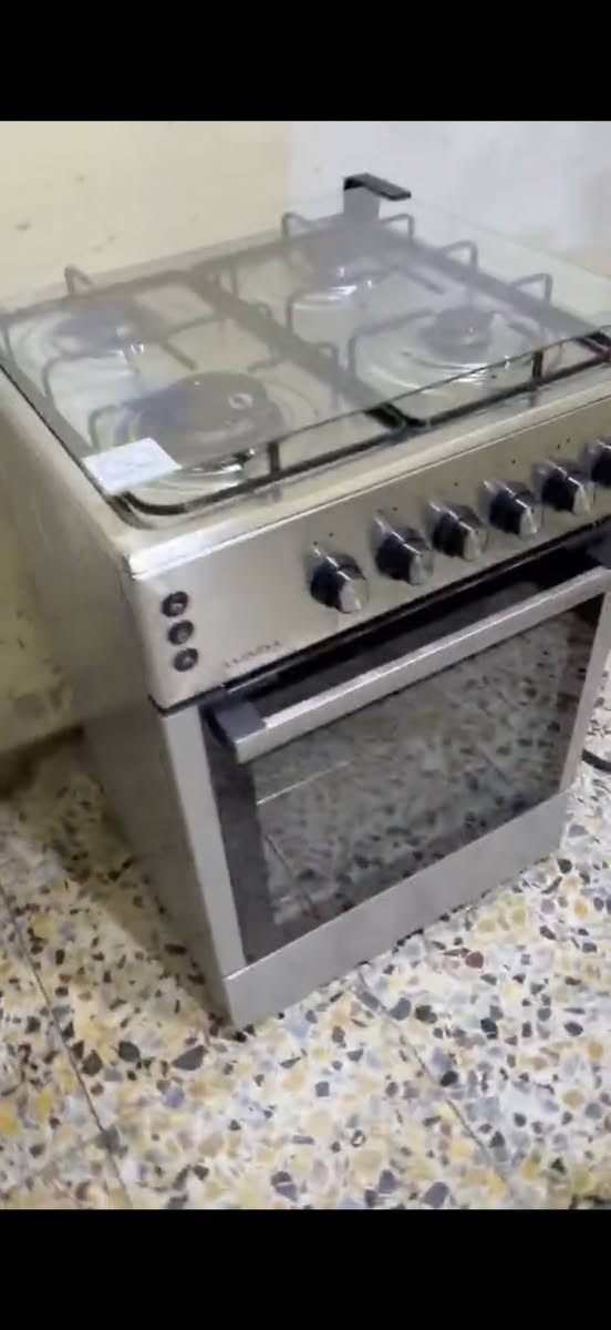 طباخ جديد وكاونترمستعمل بس نضيف ثنينهن ب٢٠٠قفل***********الشراي يتصل ع هذا الرقم مكلفة بالنشر
