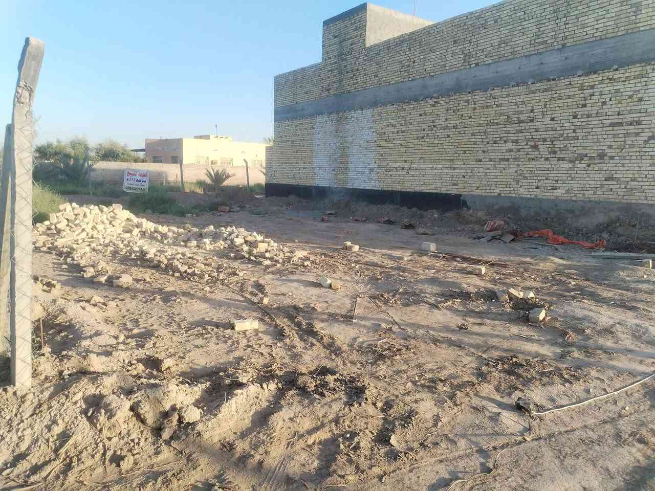 قطعة للبيع مساحة ٢٦٥ واجهة ١٣ ونص ونزال ٢٠ متر منطقة البحارنه السعر ١٧ مليون فقط ***********
