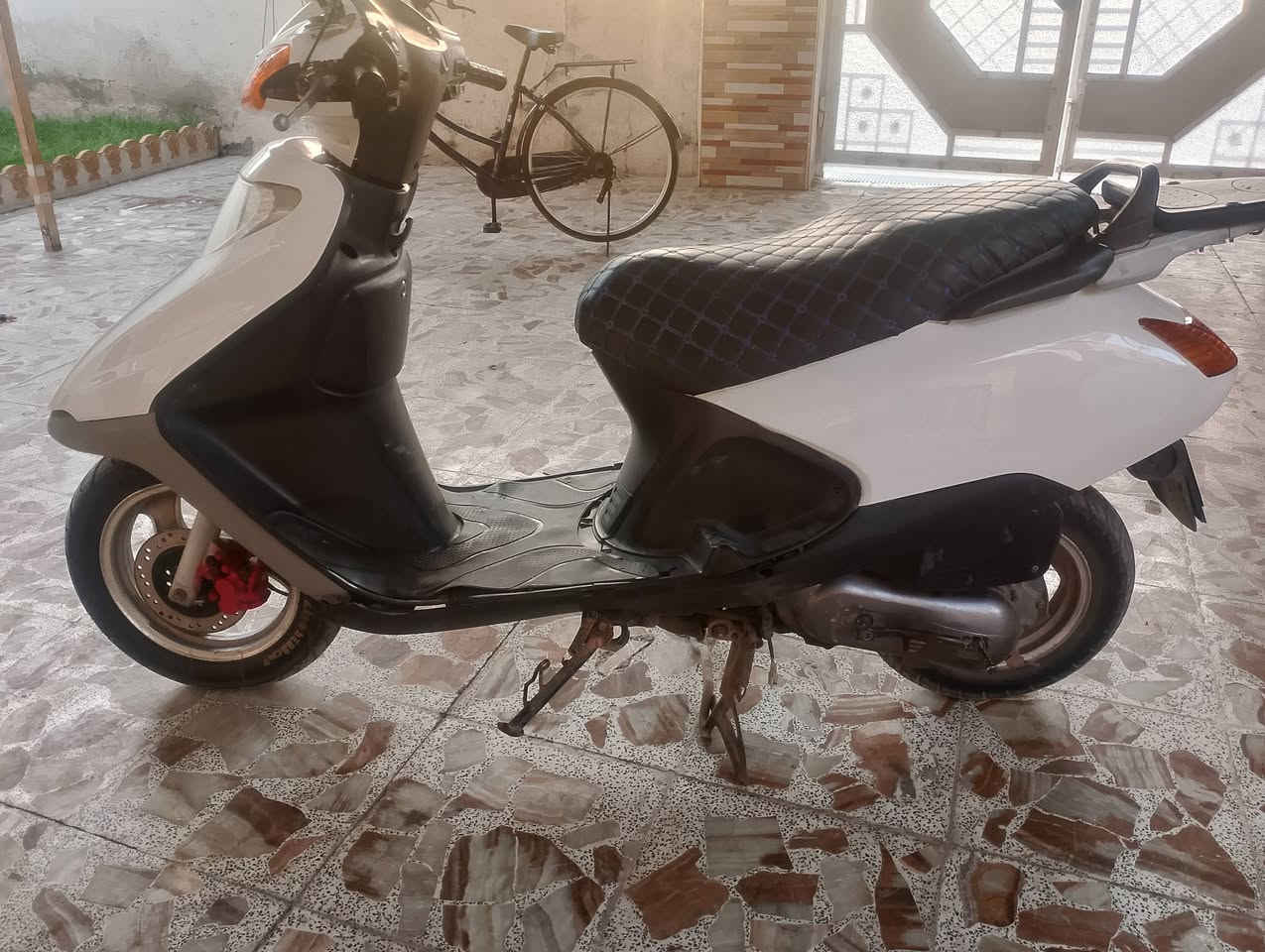 سلام عليكم عندي دراجة اسبيسي يابانية نضيفه دراجة حلوة موديل 22دراجه أي نقص مابيه  قبك ماتري قبق جنطه غير ذني مابيه مكاني واسط نعمانيه سعر دراجة 550/رقم الهاتف ***********
